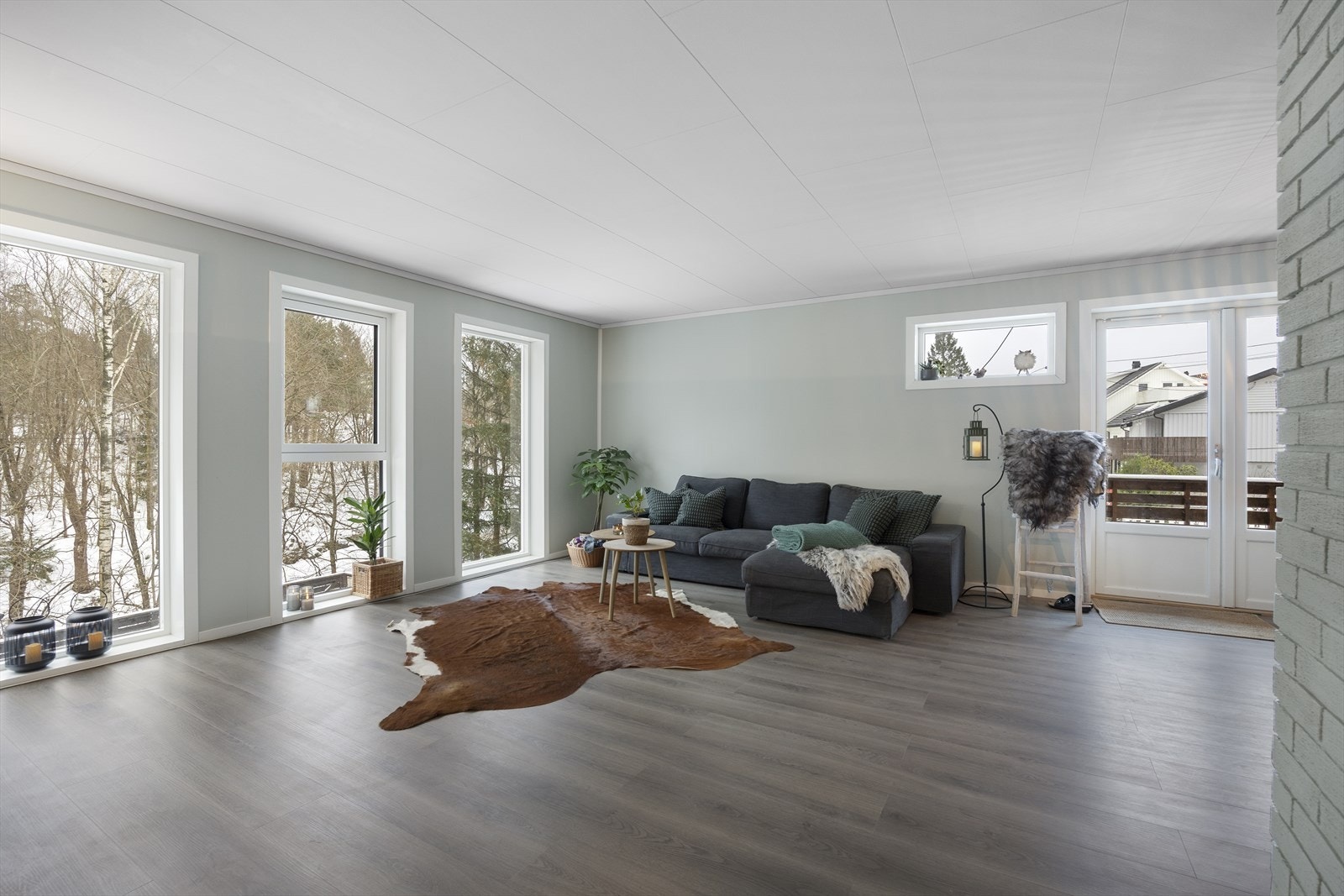 Stuen har laminatgulv som gir en slitesterk overflate. Galleribilde