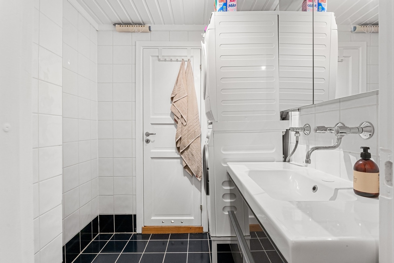 Rommet har opplegg for vaskesøyle og god plass til tørkestativ. Galleribilde