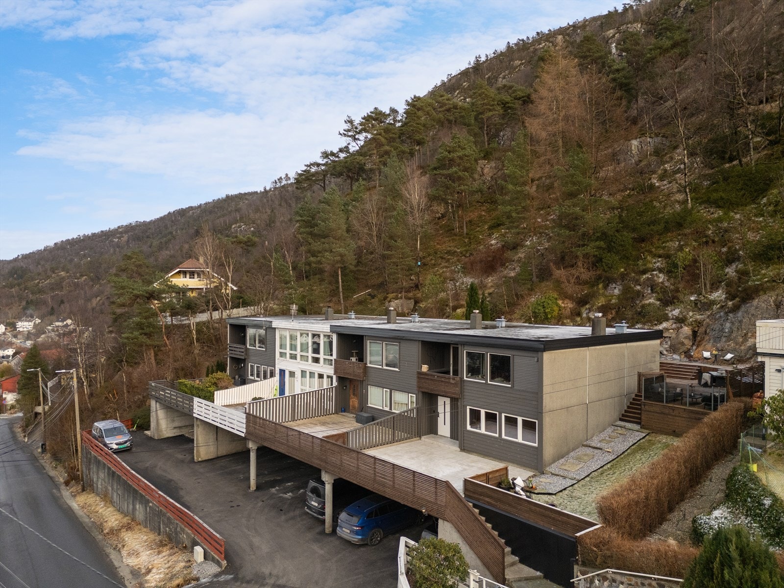 - Kollektivtilbudet i området er svært bra med nærmeste busstopp innen 2 minutters gange - Galleribilde