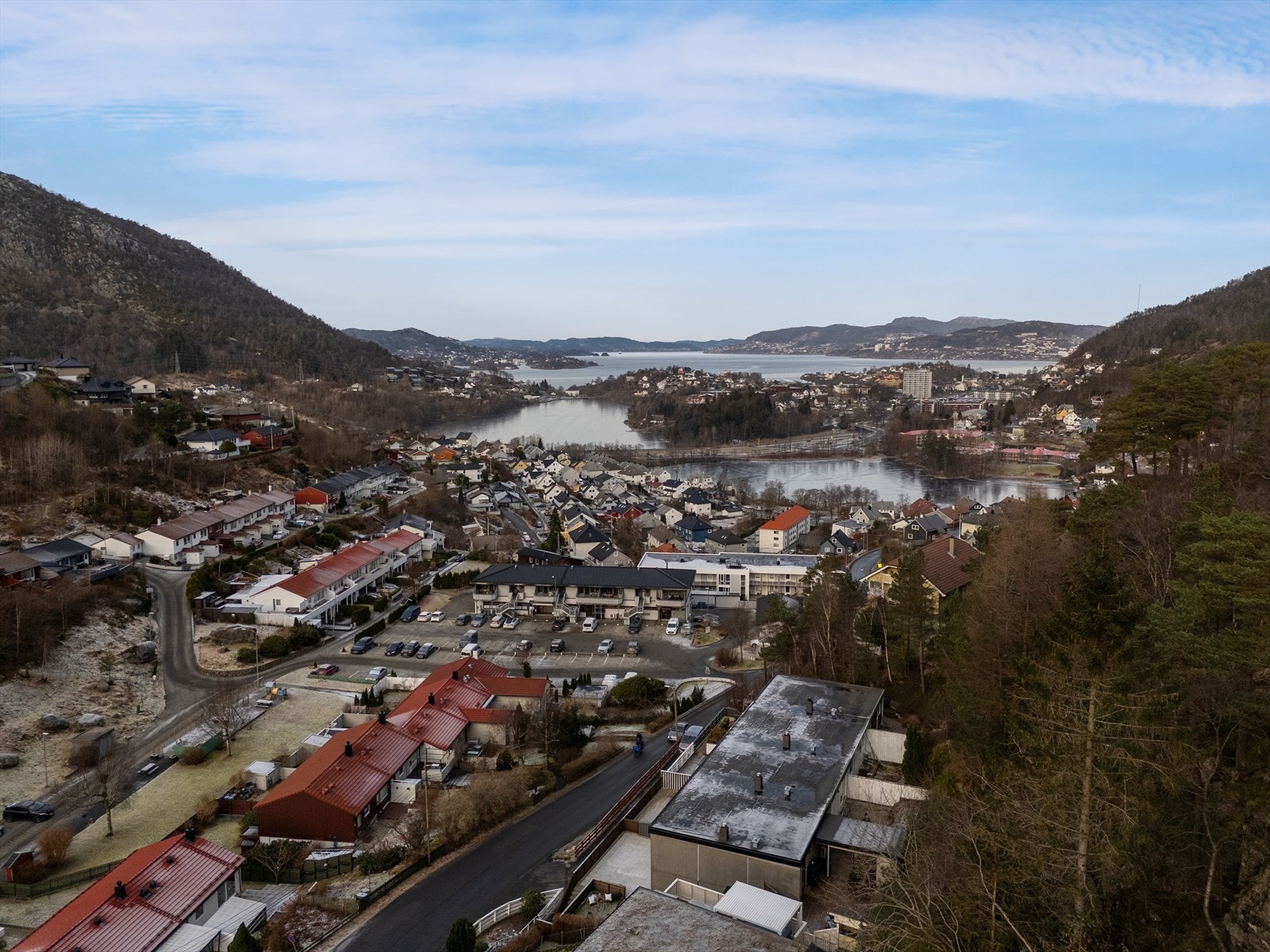 - For den aktive er det kort avstand til både Nipedalen borettslag og Laksevåg idrettshall for ballspill og andre aktiviteter - Galleribilde