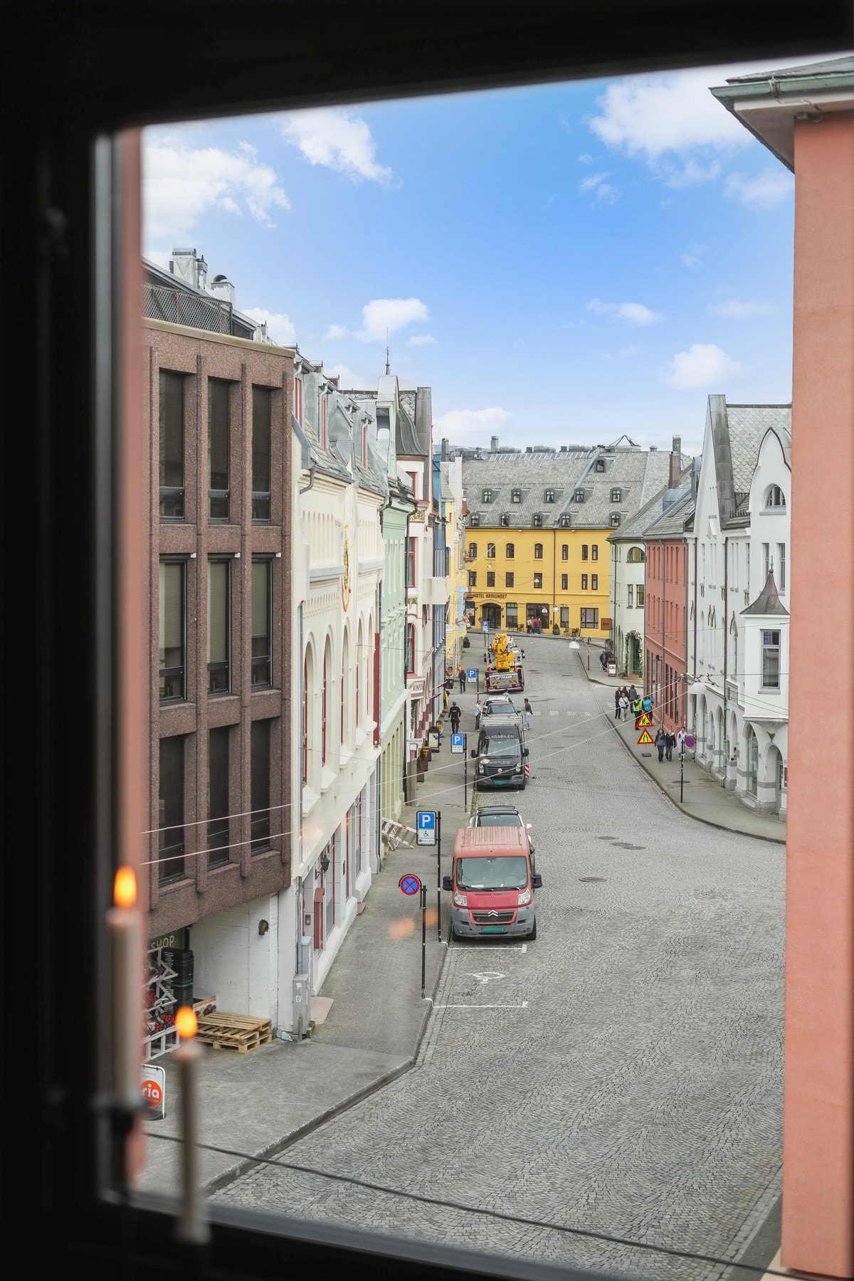 Herfra har du full oversikt utover det som kanskje kan være byens mest sjarmerende gate. Galleribilde