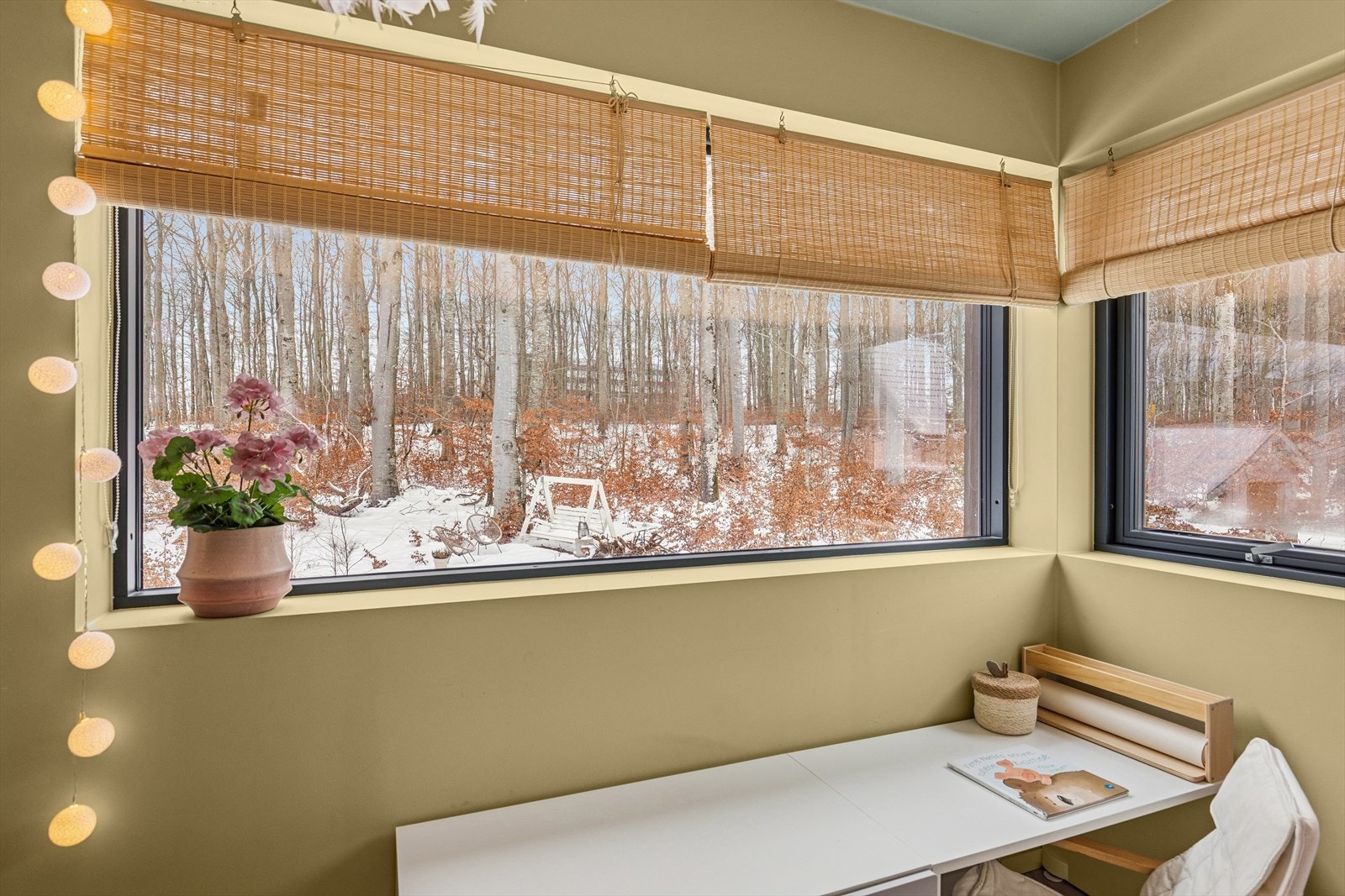 Vegger og gulv har samme gjennomgående kvalitet som resten av boligen, og bidrar til et helhetlig og harmonisk uttrykk Galleribilde