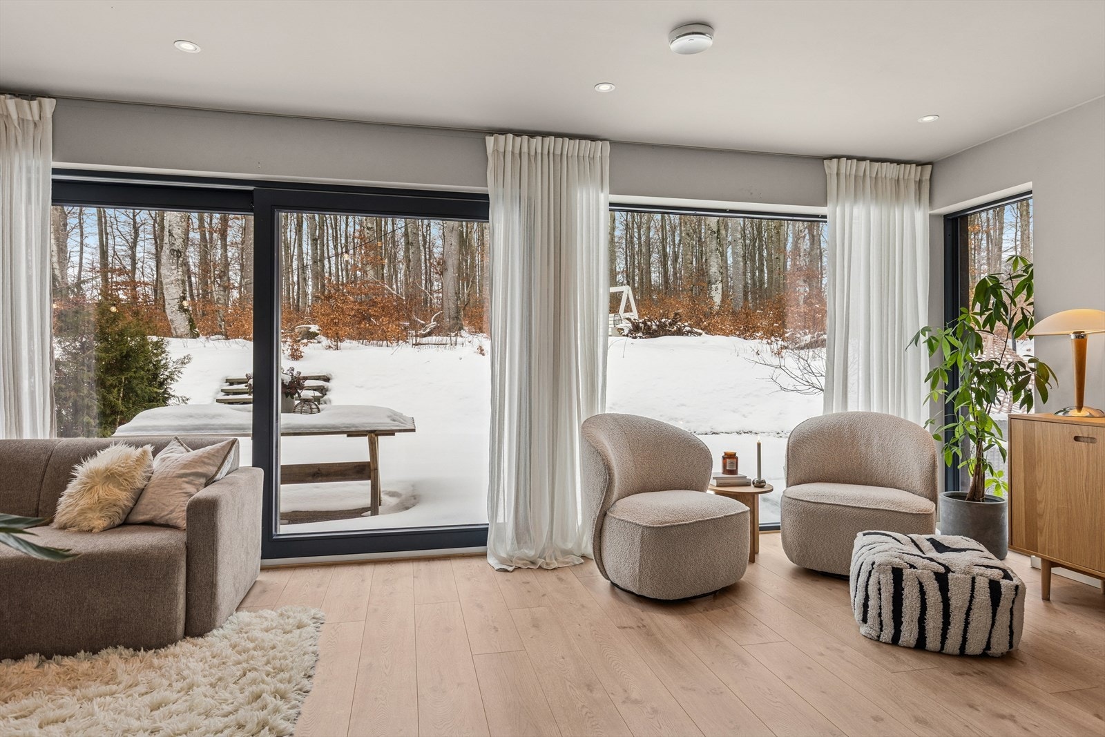 Boligen har varmekabler i hele 1. etasje (unntatt vaskerom), og på baderom i 2. etasje Galleribilde