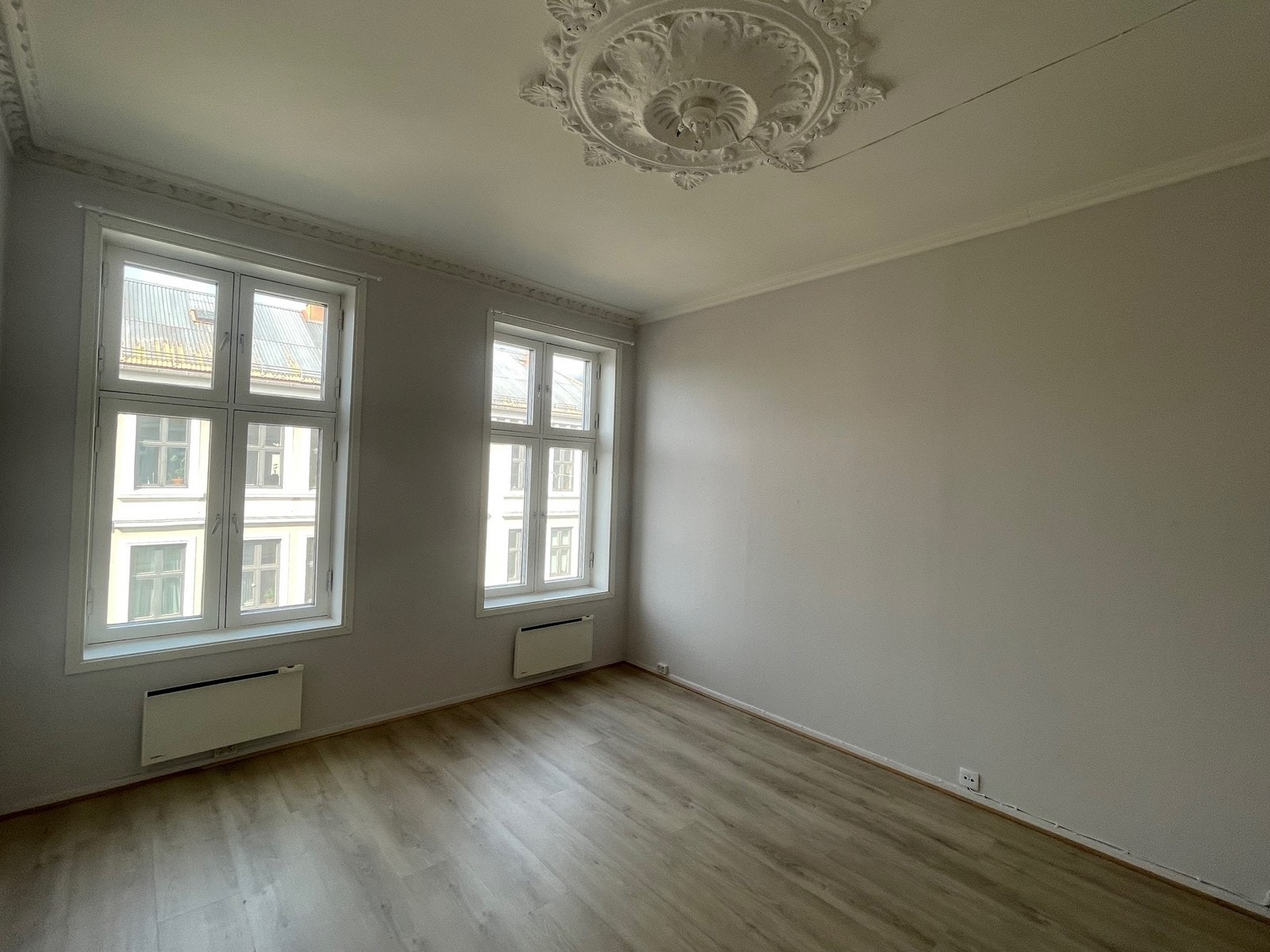 Leiligheten har separat stue og kjøkken. Galleribilde