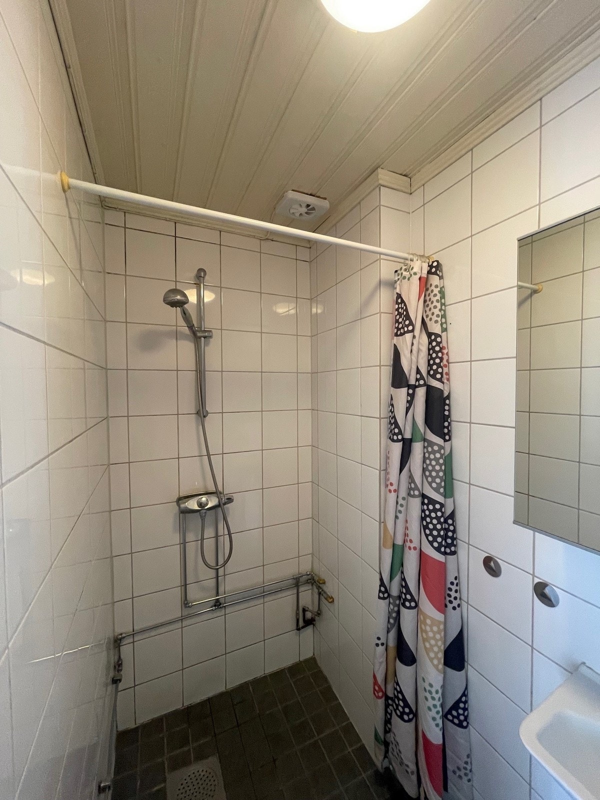 Badet har egen dusjnisje. Galleribilde