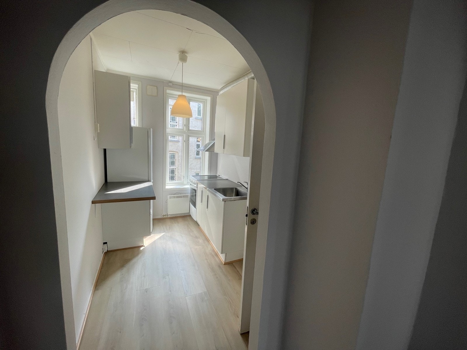 Entre mot kjøkken. Galleribilde