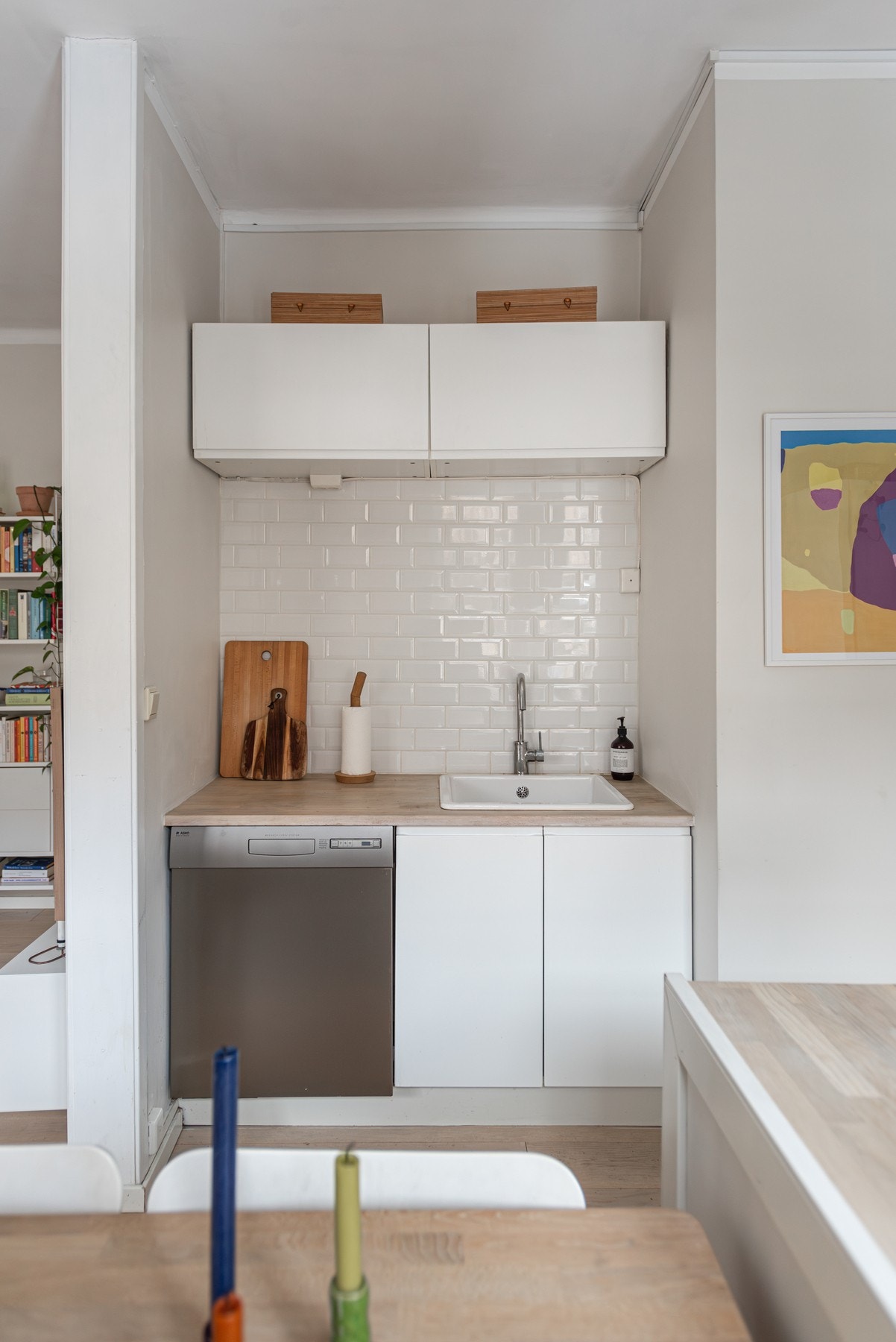 Her har du rikelig med skap- og benkeplass. Galleribilde