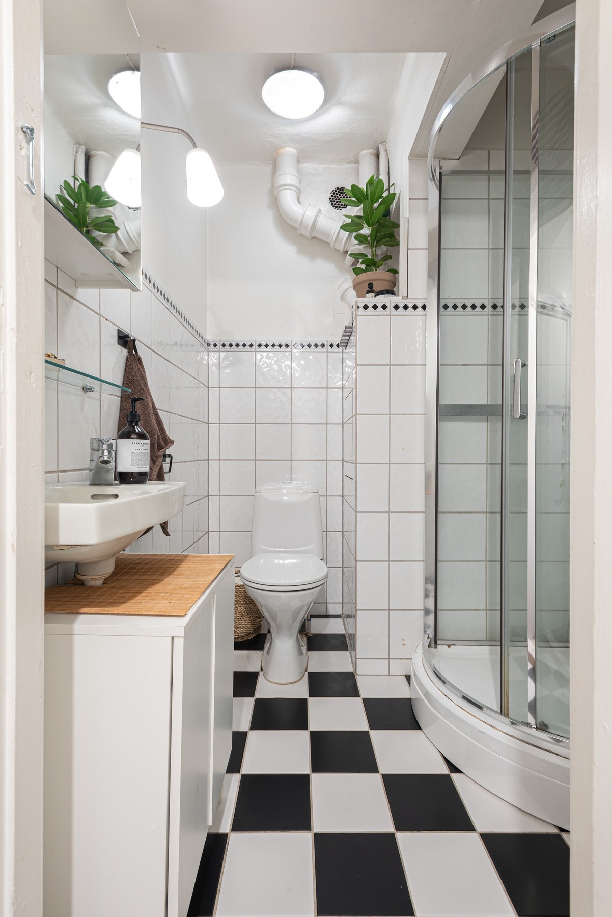 Fra entré har du baderom med gulvvarme. Galleribilde