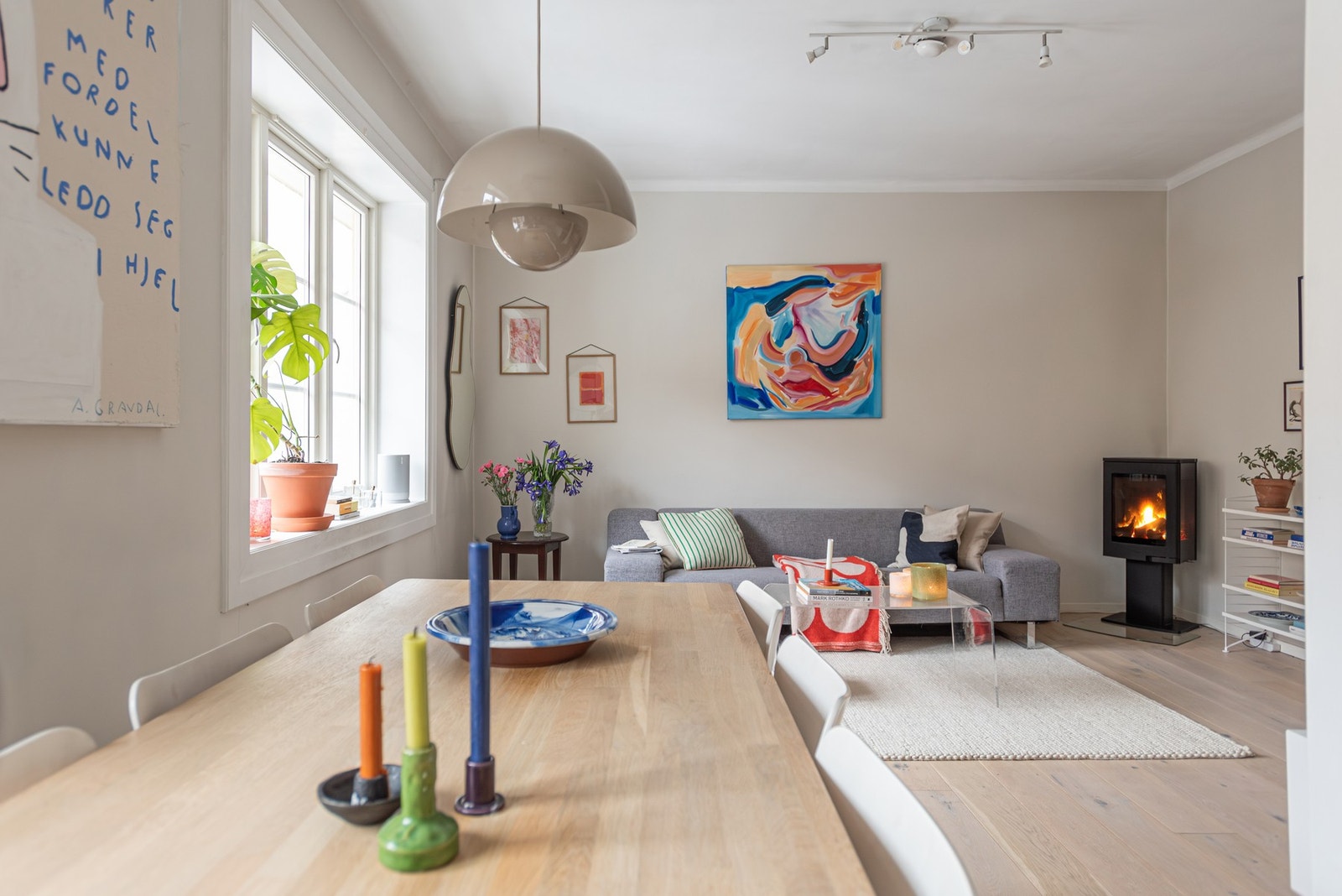 Gjennomgående for leiligheten er det flotte 1-stavs parkettgulvet. Galleribilde