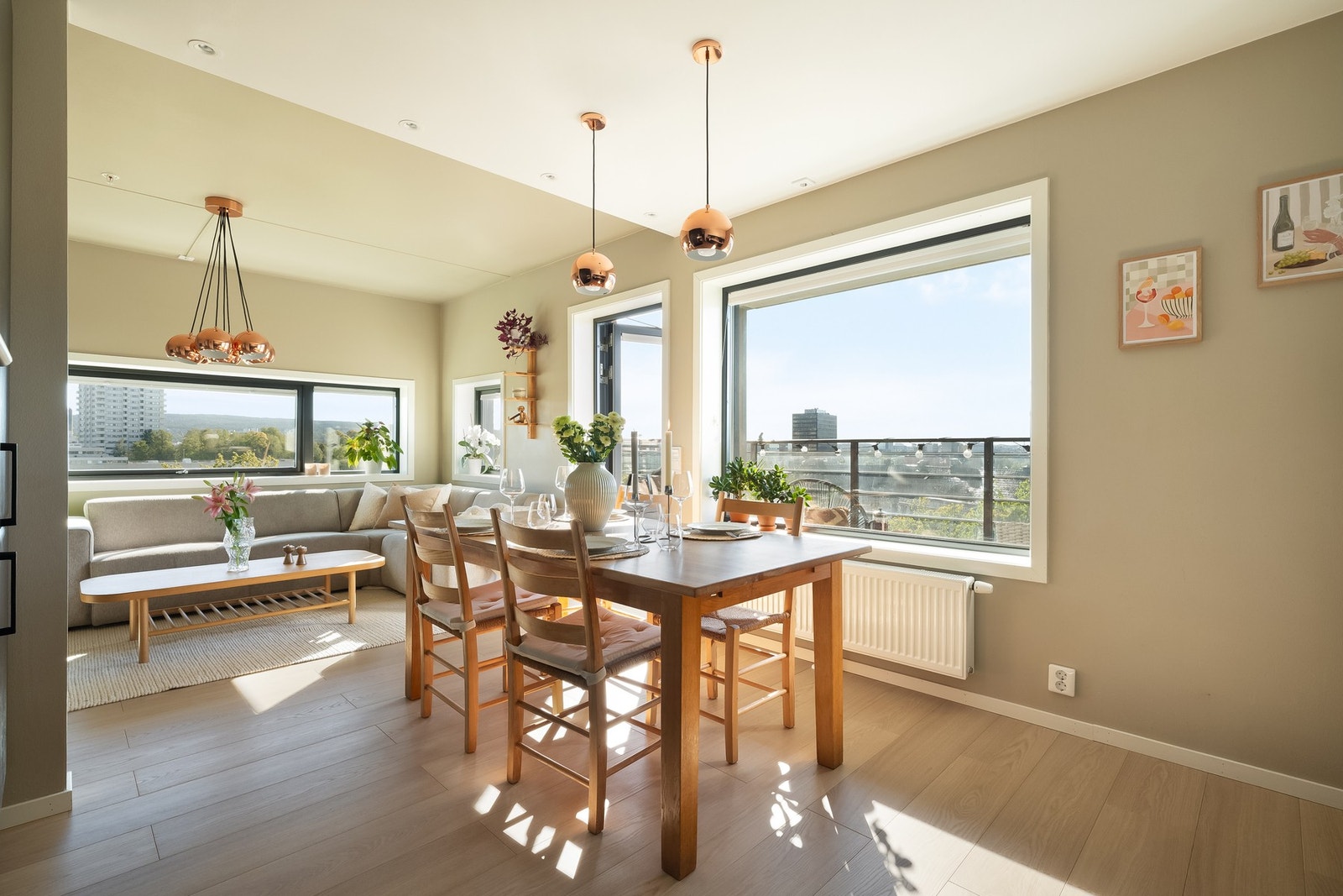 Med god plass for langbord er alt lagt til rette for å invitere til hyggelige sammenkomster. Galleribilde