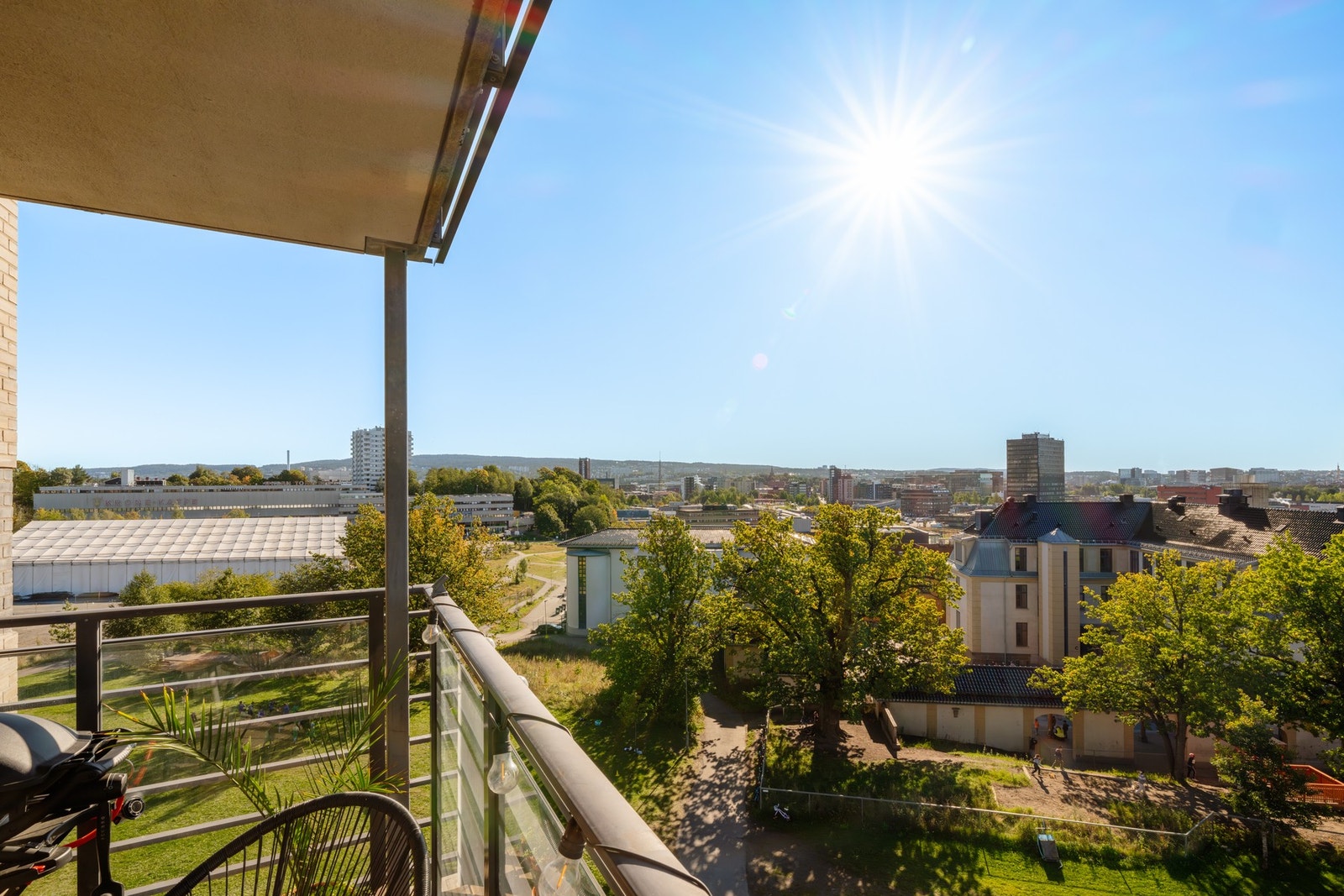 Ved å bosette deg her får du gleden av to herlige balkonger på totalt 16 kvm. Galleribilde