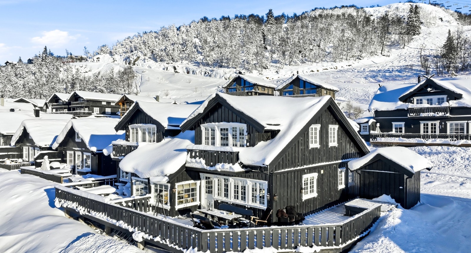 Flott halvpart av duohytte med nydelig beliggenhet i Holtardalen. Ski inn/ut til alpinbakken Galleribilde