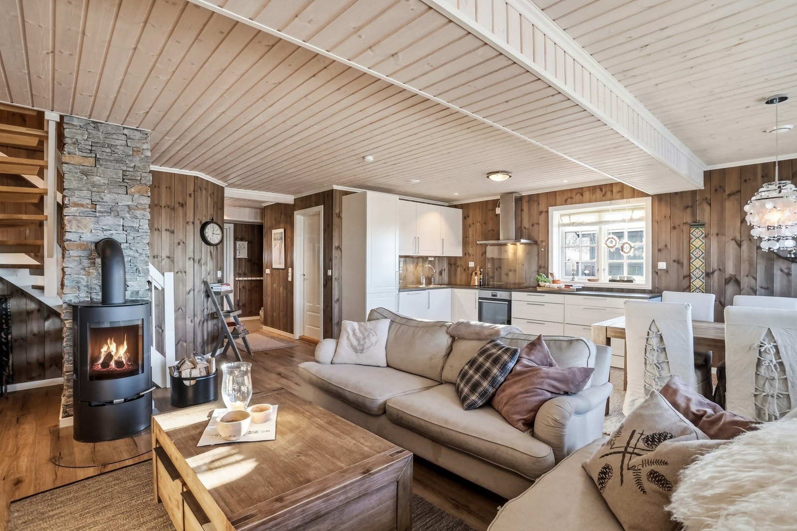 Flott peis med pipe forblendet med skifer Galleribilde