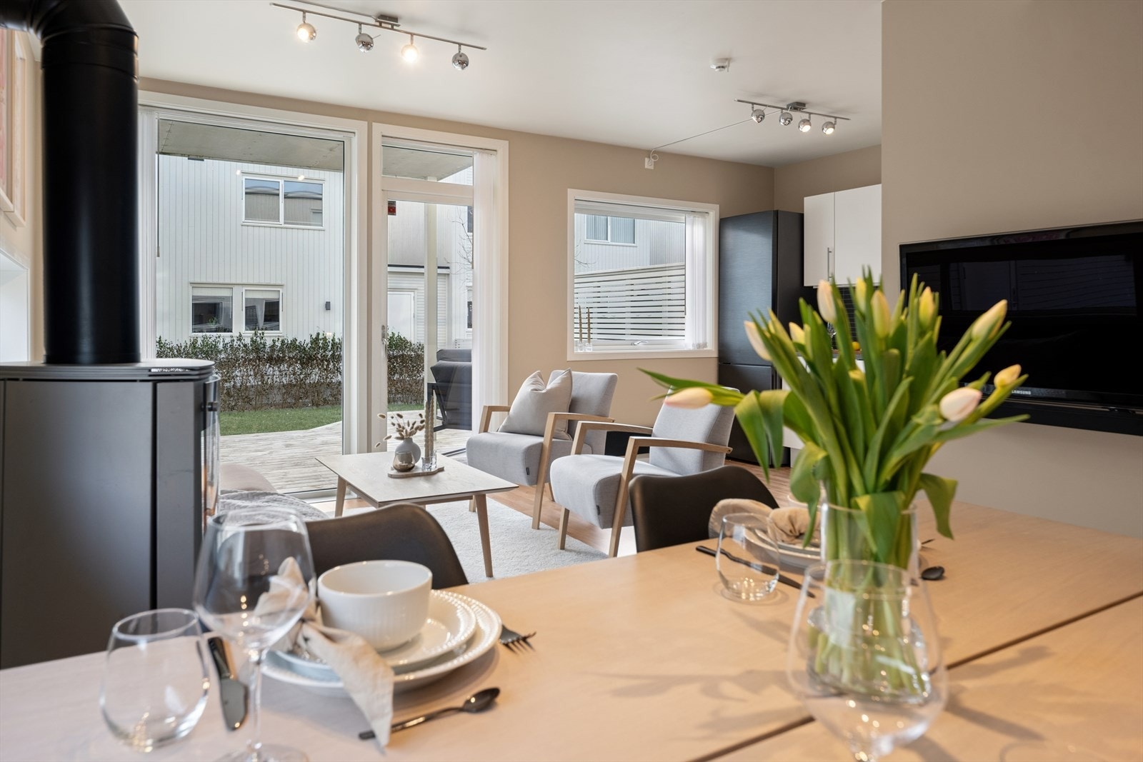 Her er det god plass til et romslig og hyggelig sofakrok. Galleribilde