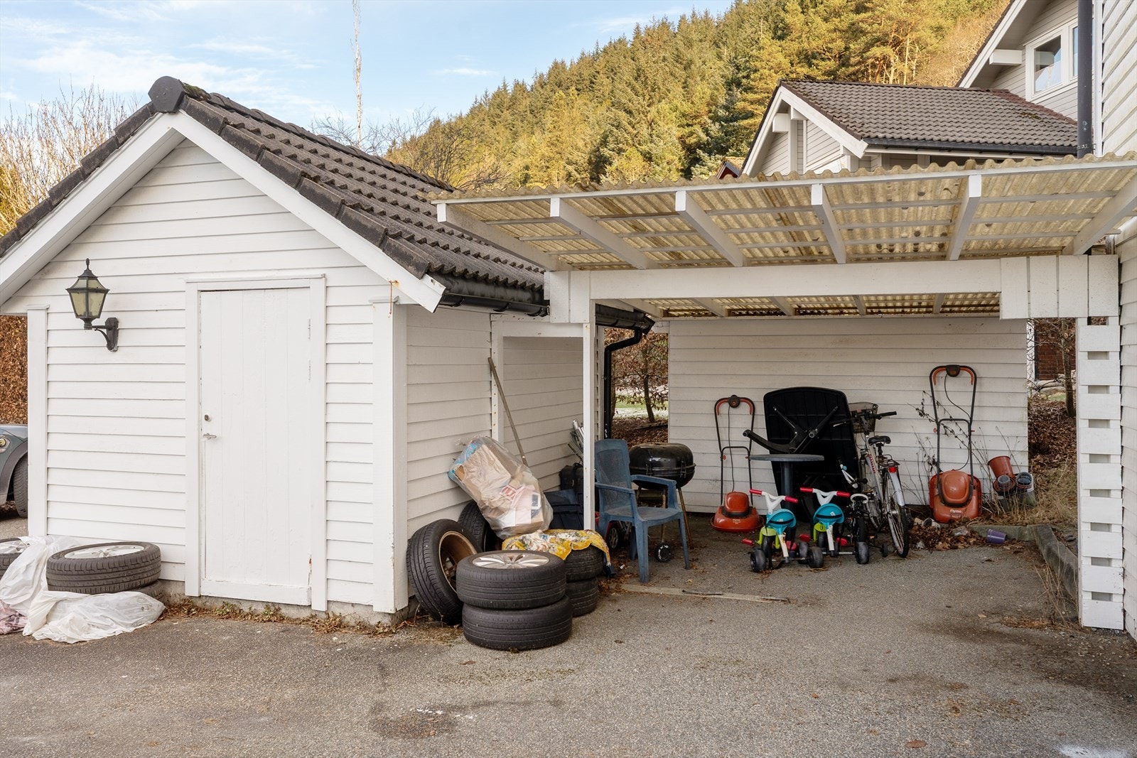 Sportsbod og carport Galleribilde