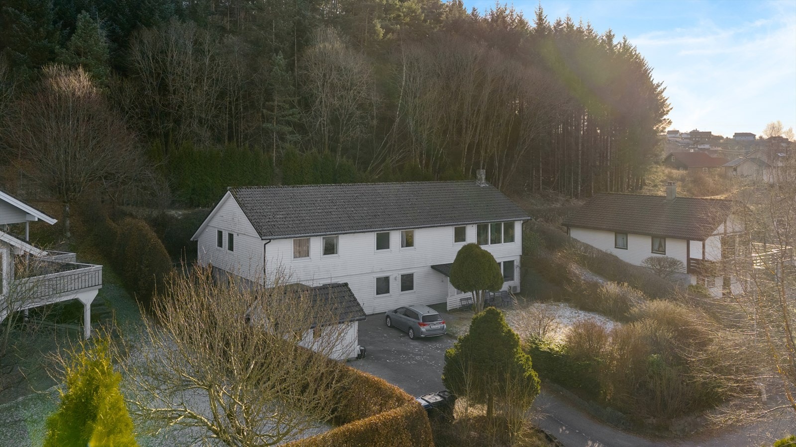 Gode parkeringsmuligheter på egen tomt Galleribilde