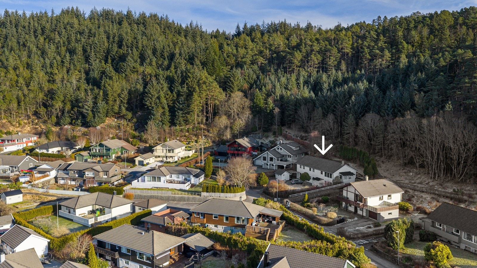 Rolig beliggenhet i etablert og barnevennlig nabolag Galleribilde