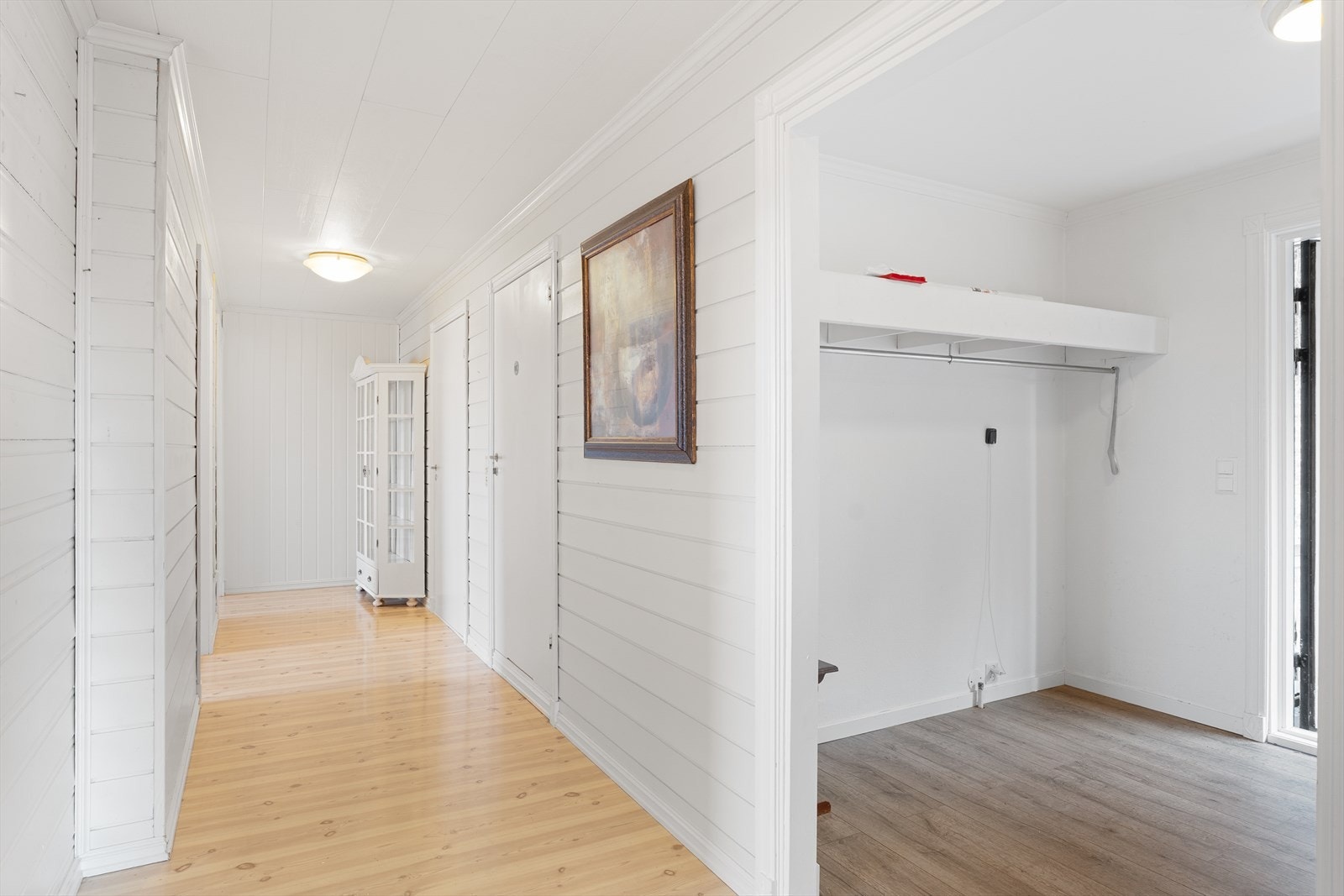 Entré med god plass til å henge fra seg yttertøy Galleribilde