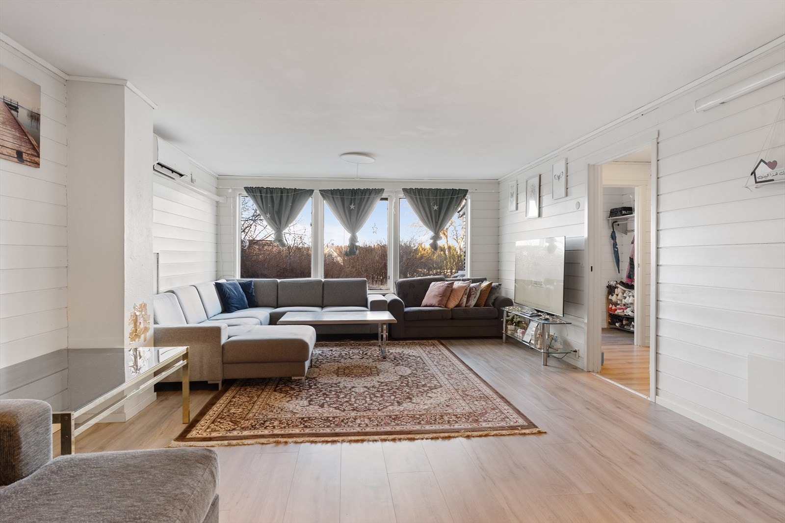 Stue i leiligheten i underetasjen(ikke godkjent) Galleribilde