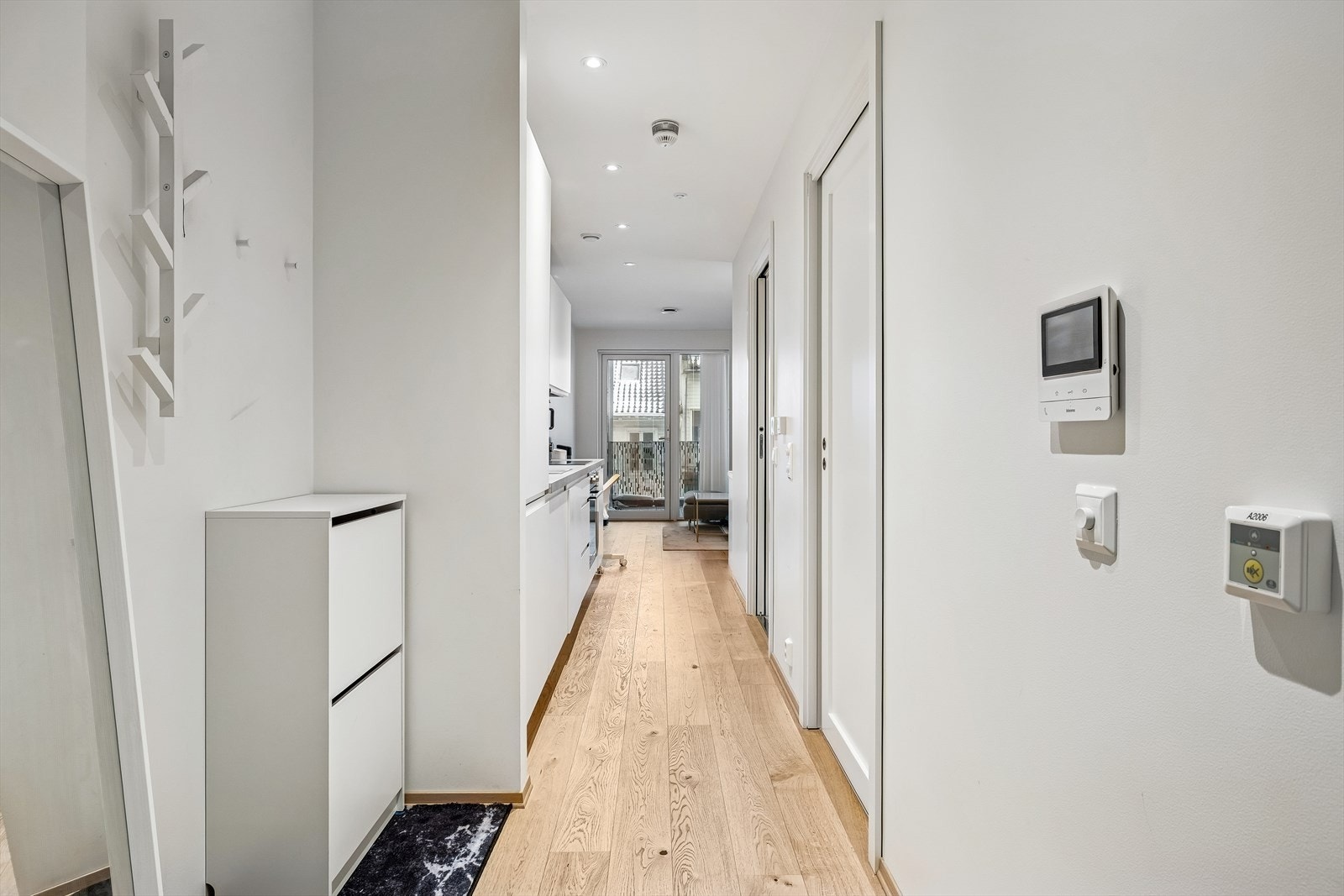 Sovealkove til høyre, deretter baderom. Galleribilde