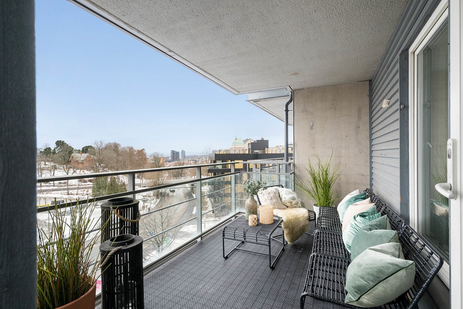 Praktisk lun overbygd balkong Galleribilde