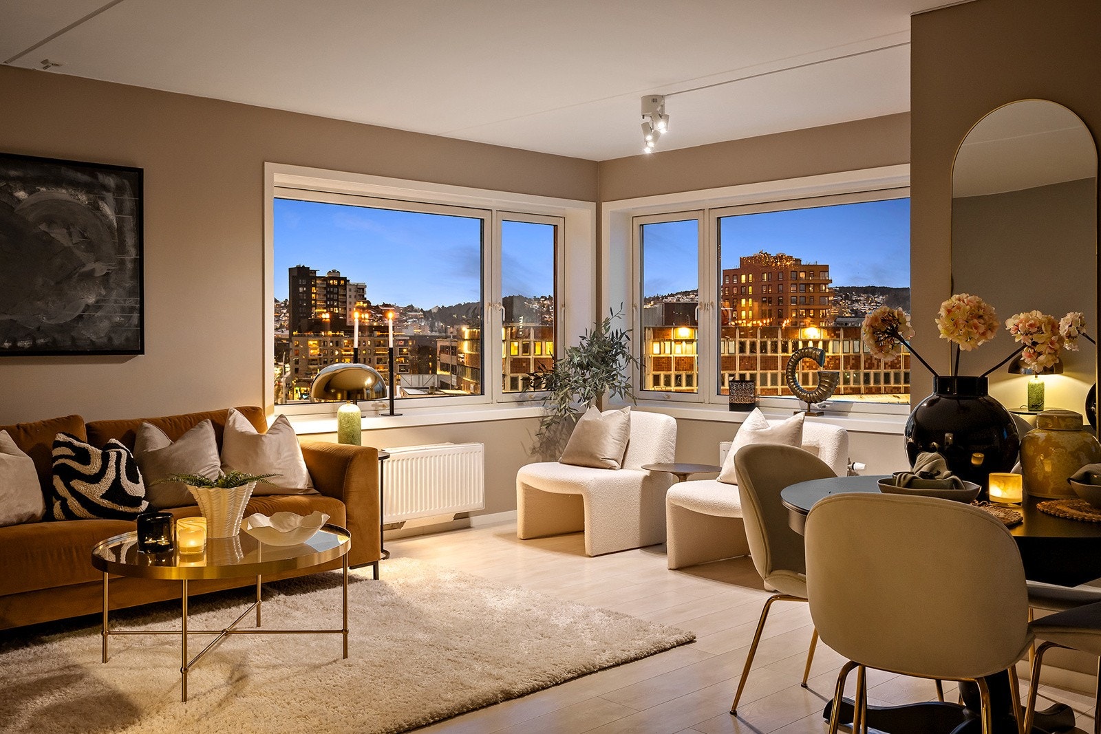 Flott hjørneleilighet beliggenhet i 4. etasje med heisadkomst Galleribilde