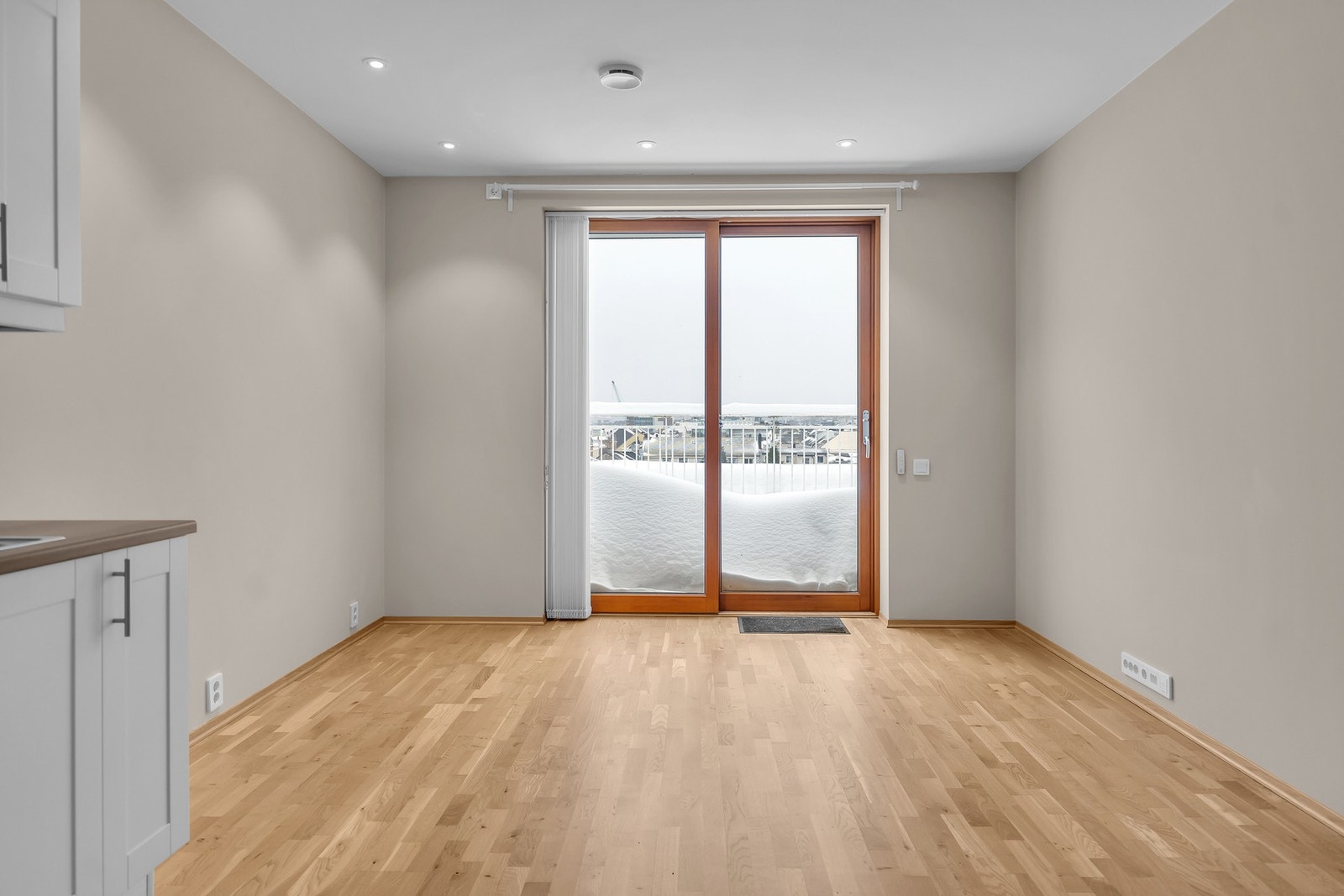 - Fint lysinnslipp fra veranda - Galleribilde