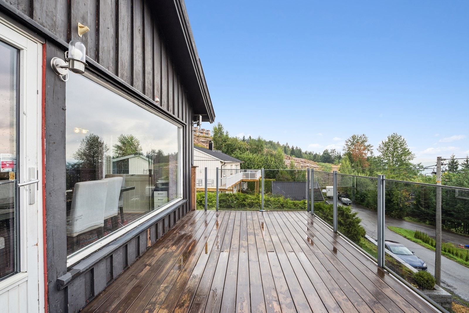 Utgang til terrasse fra stuen. Galleribilde