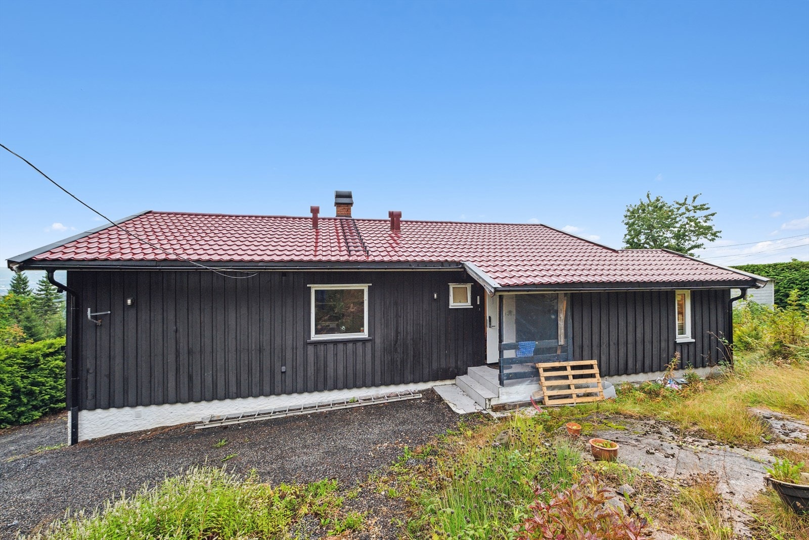 Det er gode oppbevaringsmuligheter i utvendig bod, samt i krypkjeller. Galleribilde