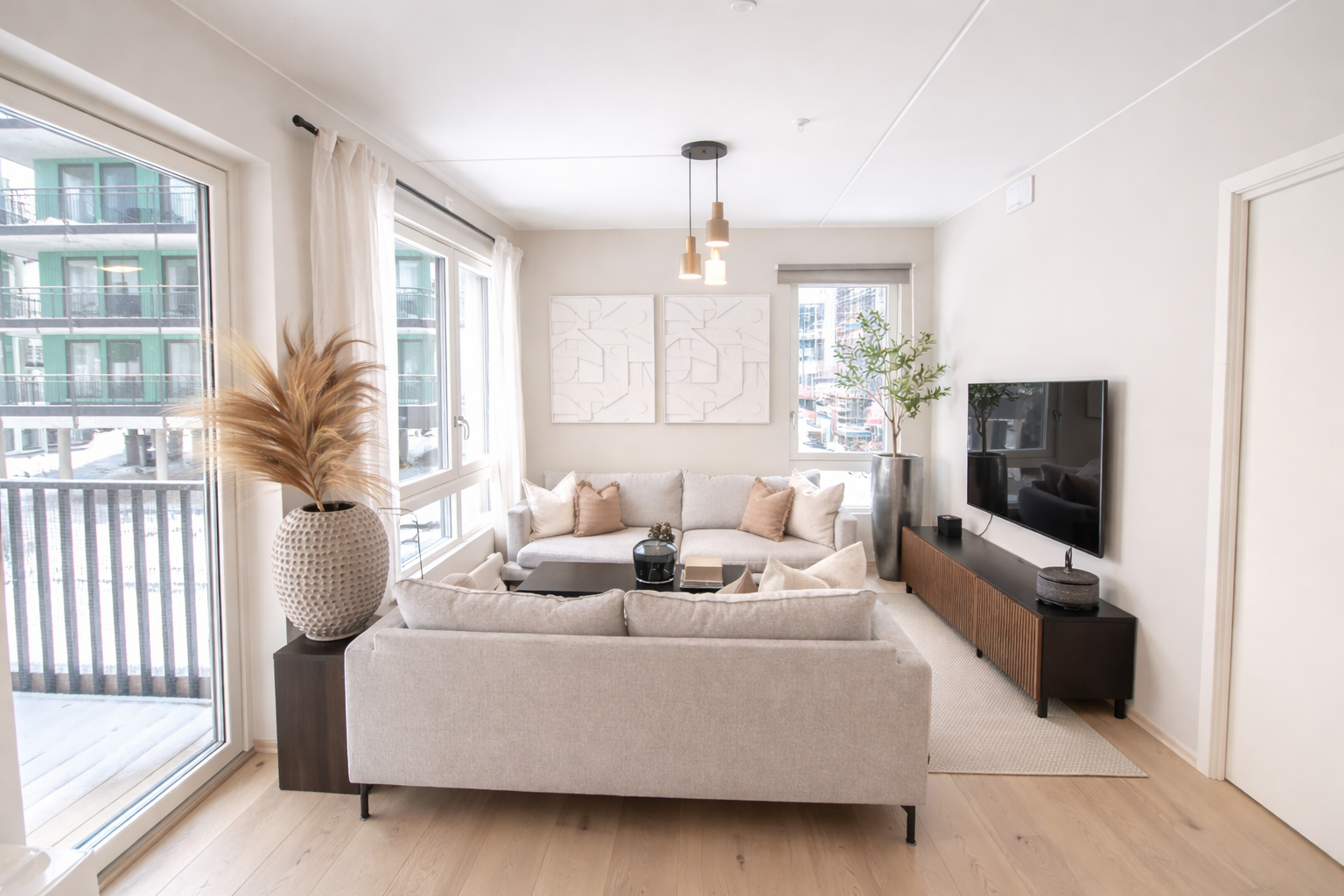 Den åpne planløsningen gir en god romfølelse. Galleribilde