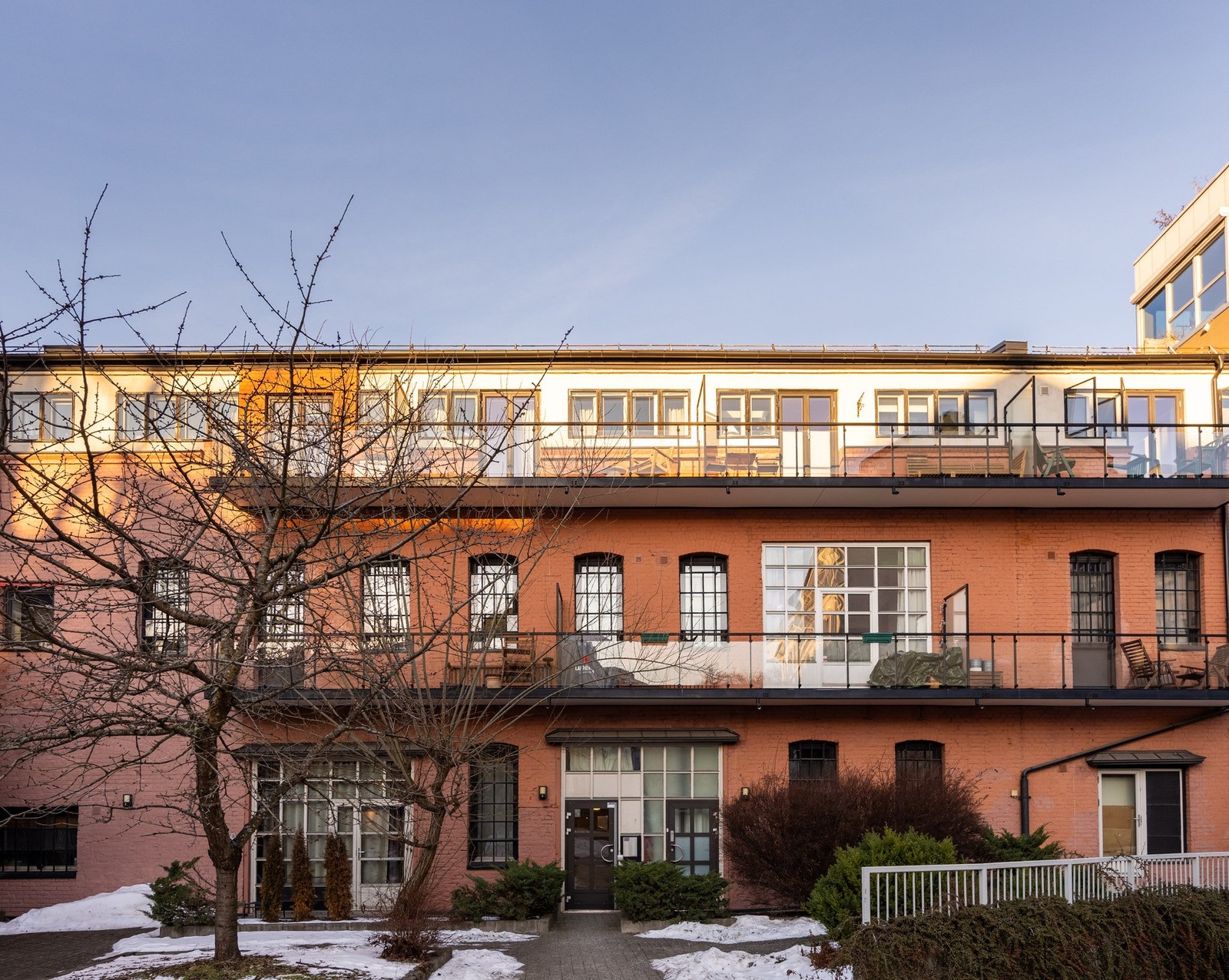 Her bor du sentralt med en etterspurt beliggenhet, samtidig som det er tilbaketrukket og rolig. Galleribilde