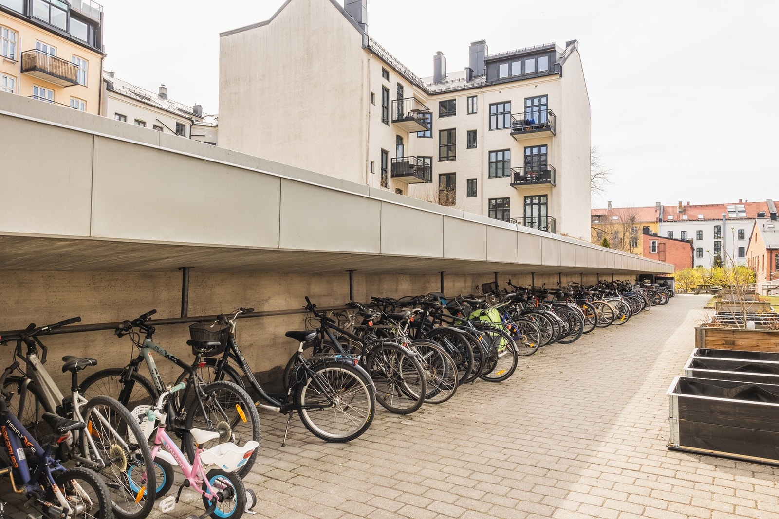 Felles sykkelparkering. Galleribilde