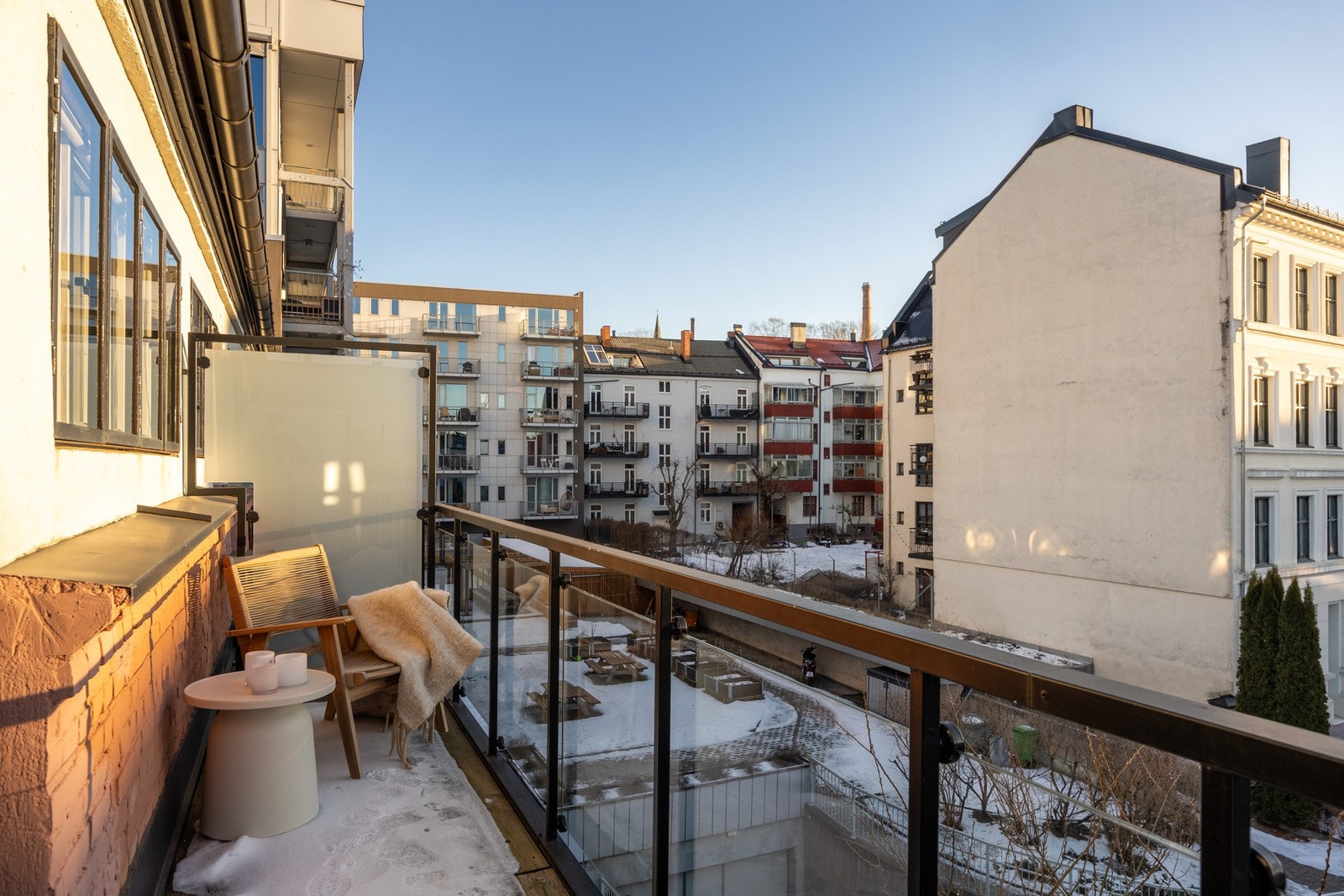 Leiligheten ligger fint til i byggets 3. og øverste etasje. Galleribilde