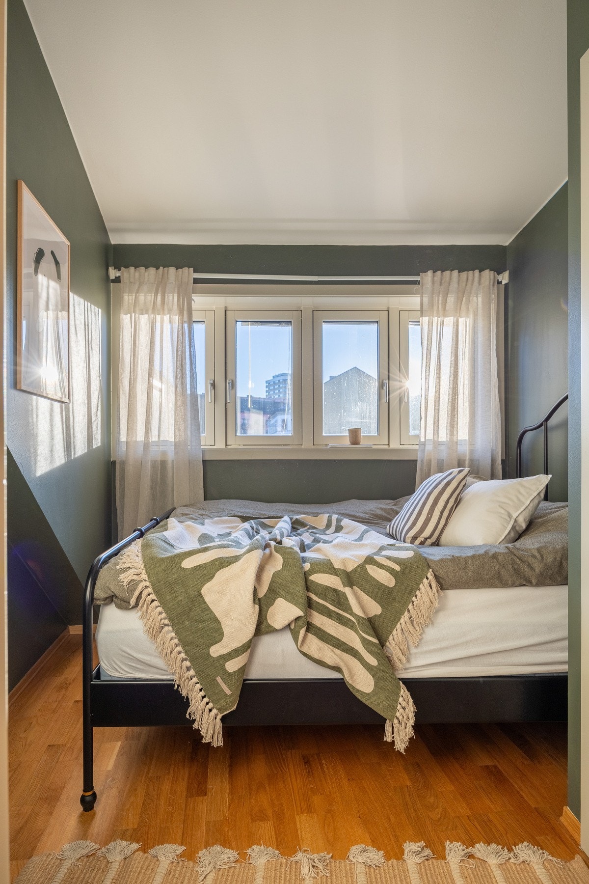 God plass til stor dobbeltseng. Galleribilde