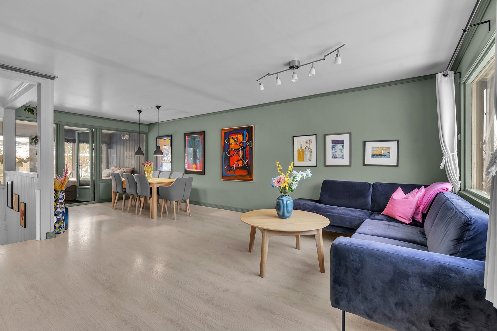 - Velkommen til Skinnerheia 11 B | Et innholdsrikt rekkehus beliggende i et populært og barnevennlig område på Justvik - Galleribilde