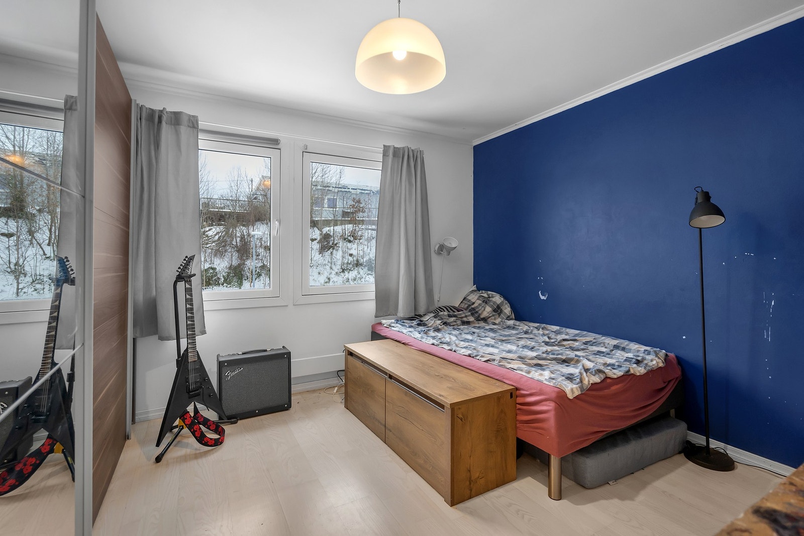 - Soverom 1 | Her er det satt inn garderobeskap - Galleribilde