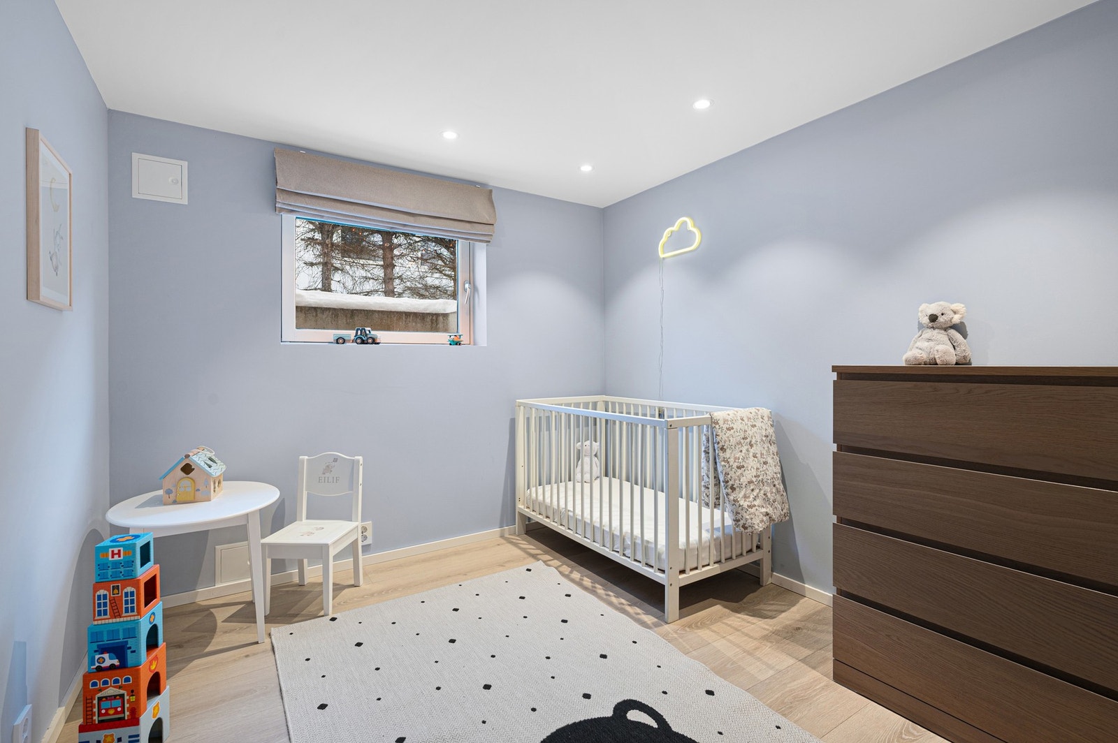 Soverom 3 på 7,2 kvm med god plass til seng og garderobe. Galleribilde