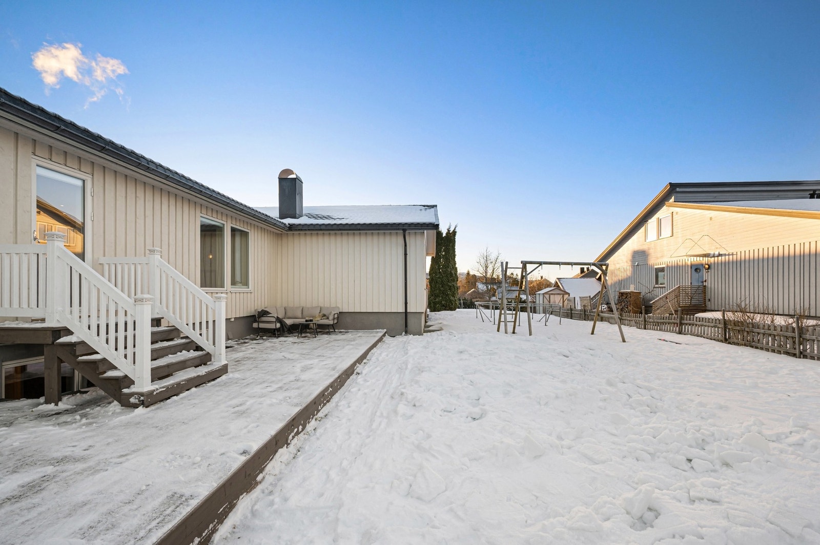 Boligen har stort uteområde som kan benyttes hele året. Galleribilde