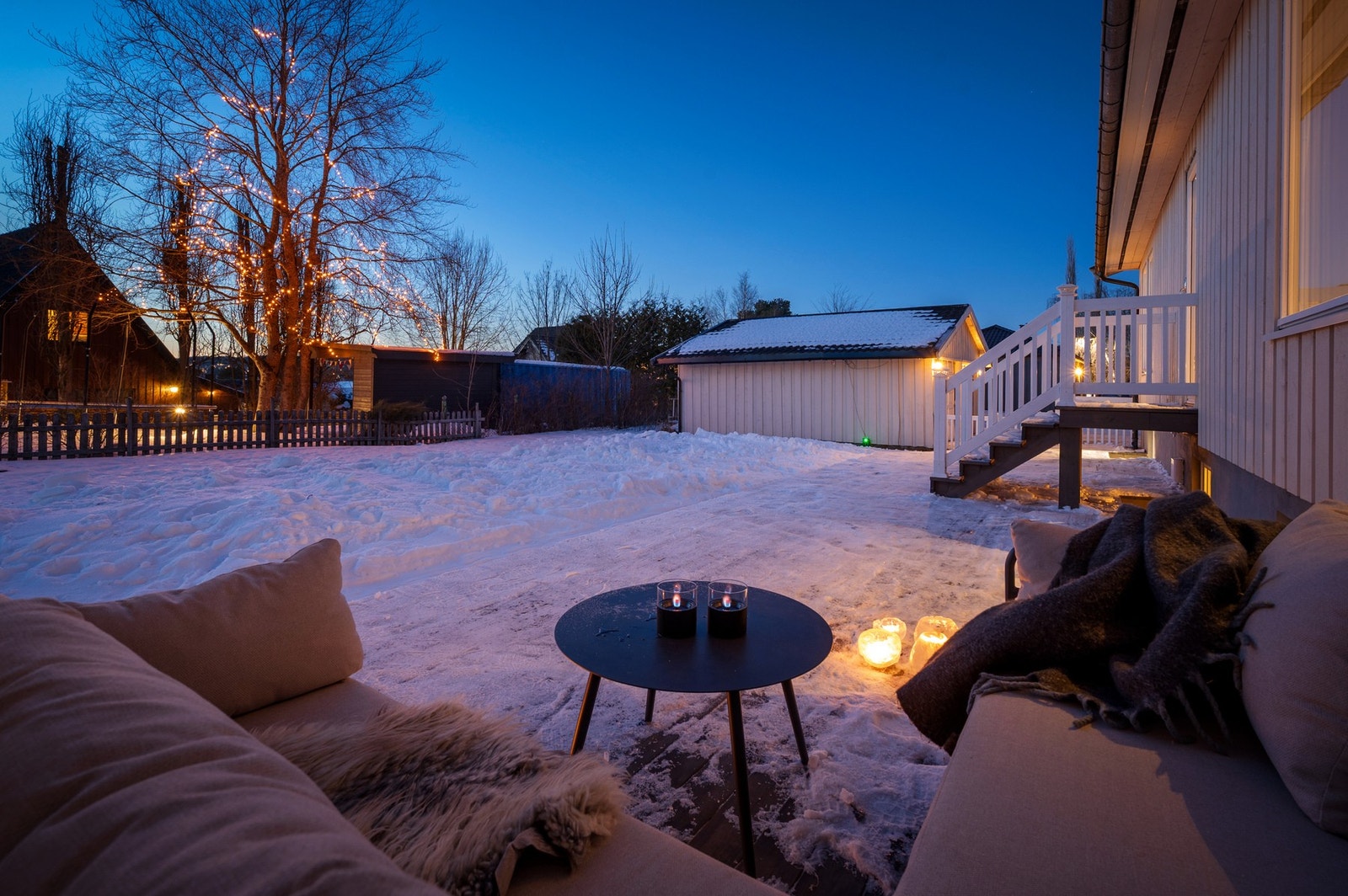 Stor terasse som er ypperlig å benytte i sommerhalvåret. Galleribilde