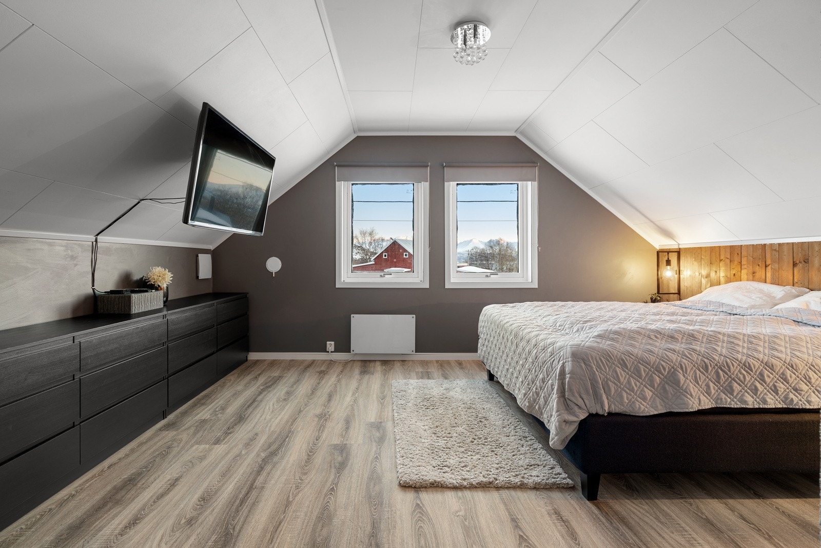 Boligen har 3 soverom av god størrelse.