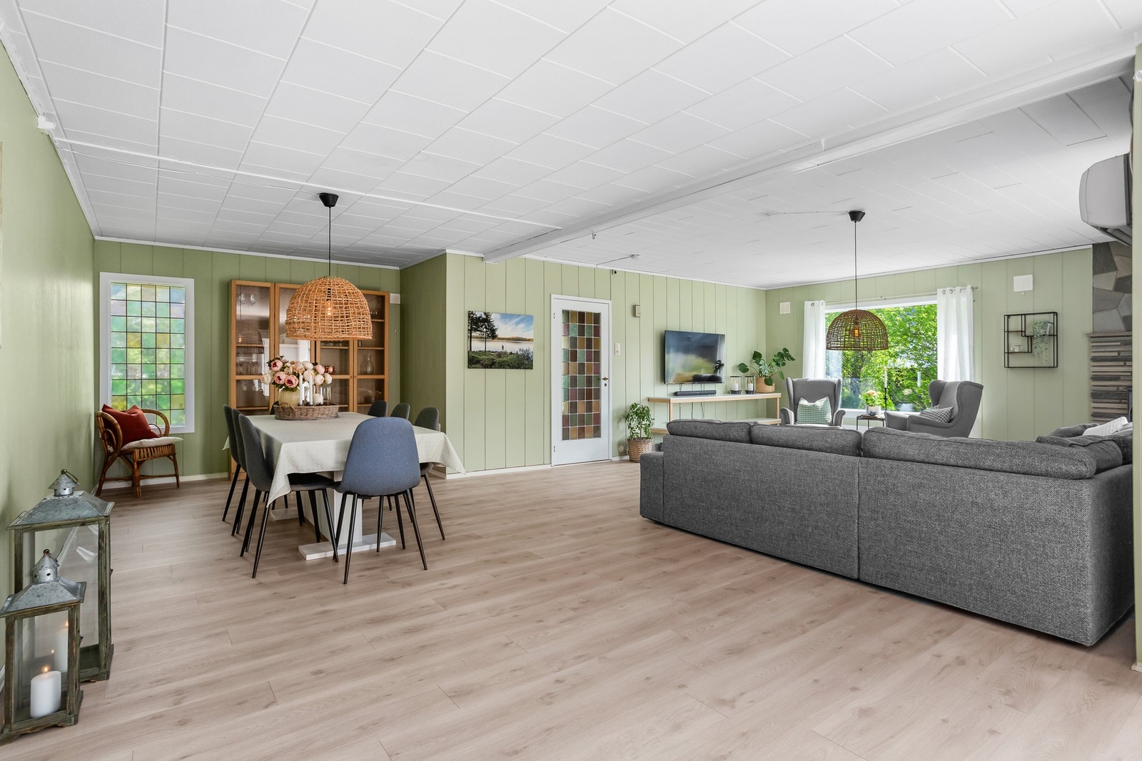 Stue og spisestue. Galleribilde