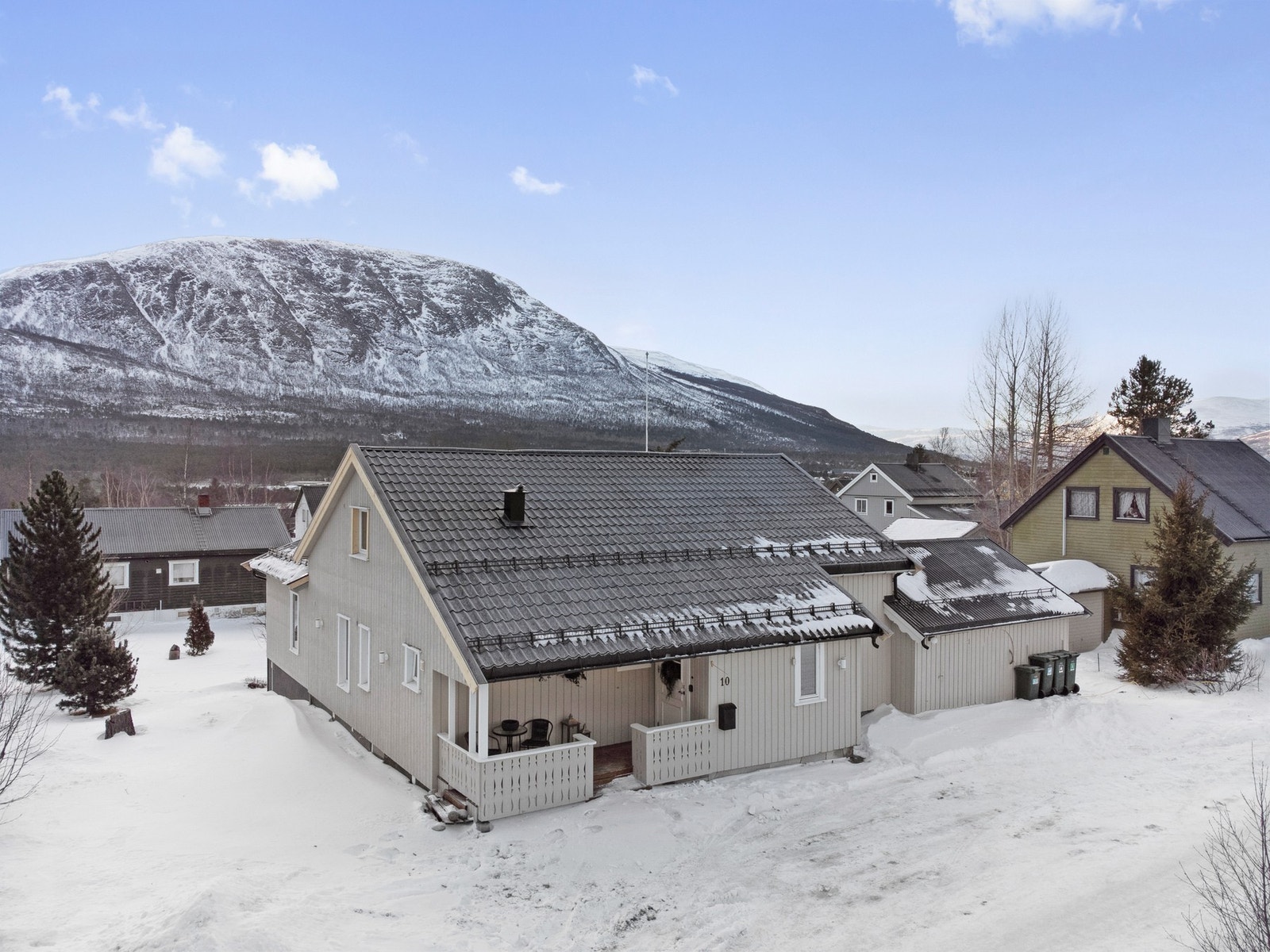 I desember 2025 ble det lagt nutt tak på huset. Galleribilde