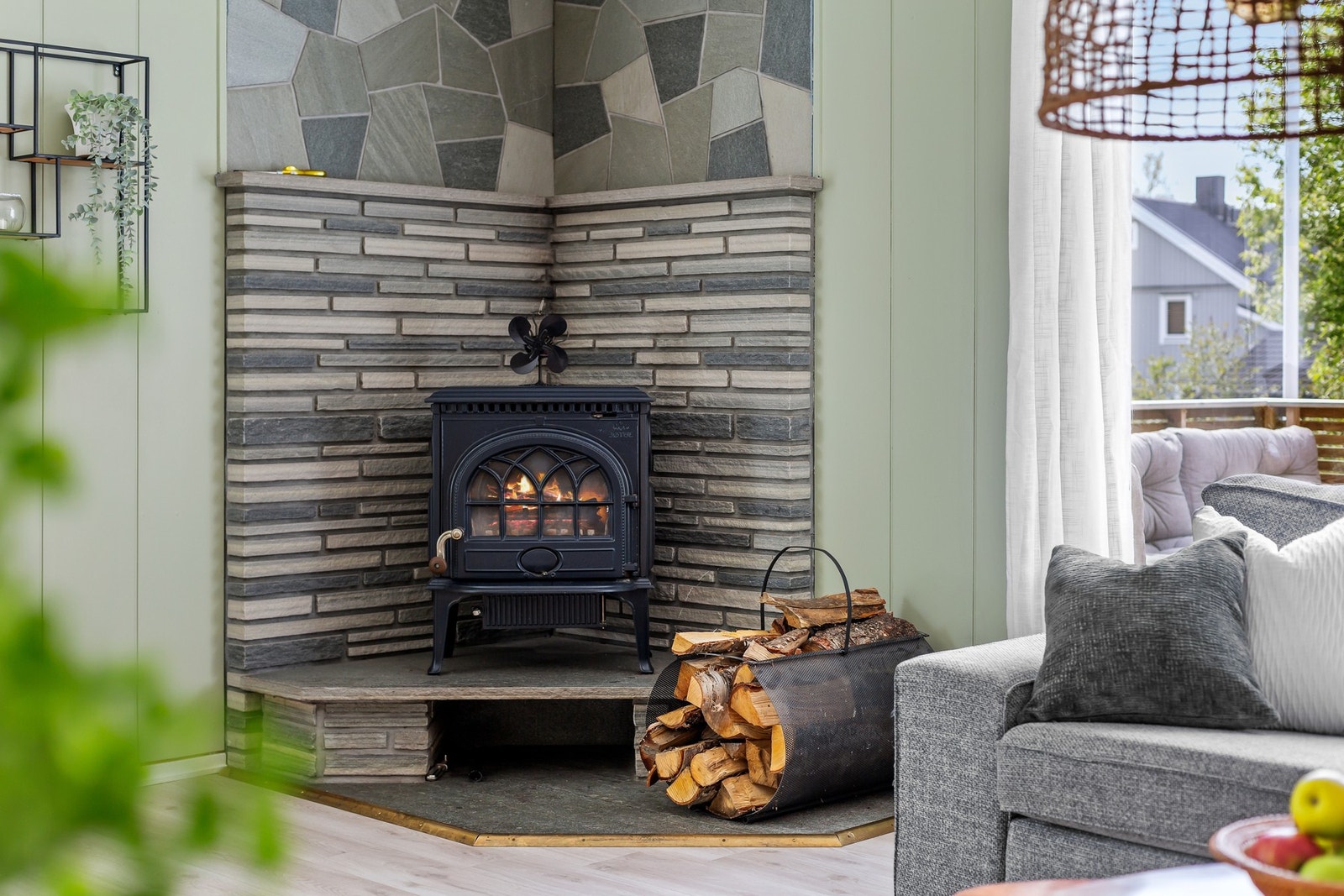 Vedovn på stue. Galleribilde