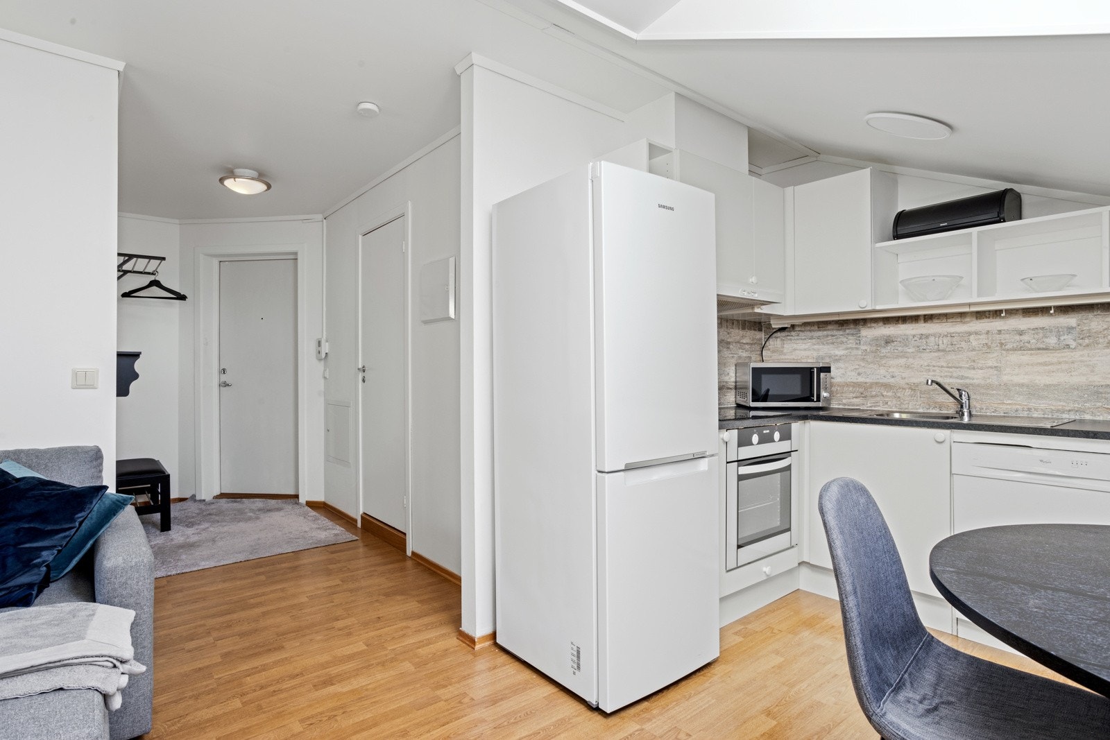 Kjøkken med åpen løsning mot stue Galleribilde