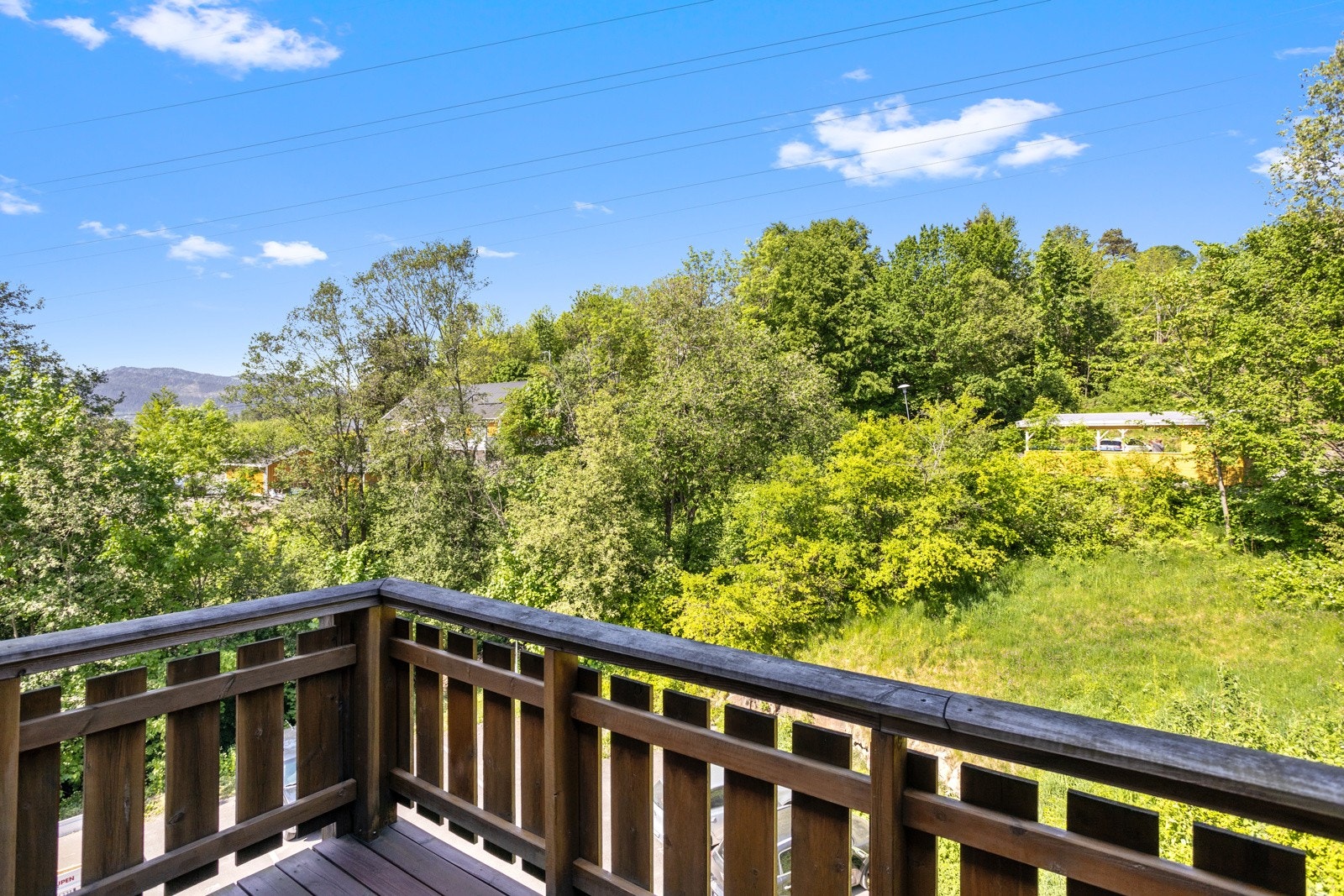 Her nyter du en komfortabel hverdag med kvei til skog og mark via Fosskollen og ellers fine turmuligheter i området Galleribilde