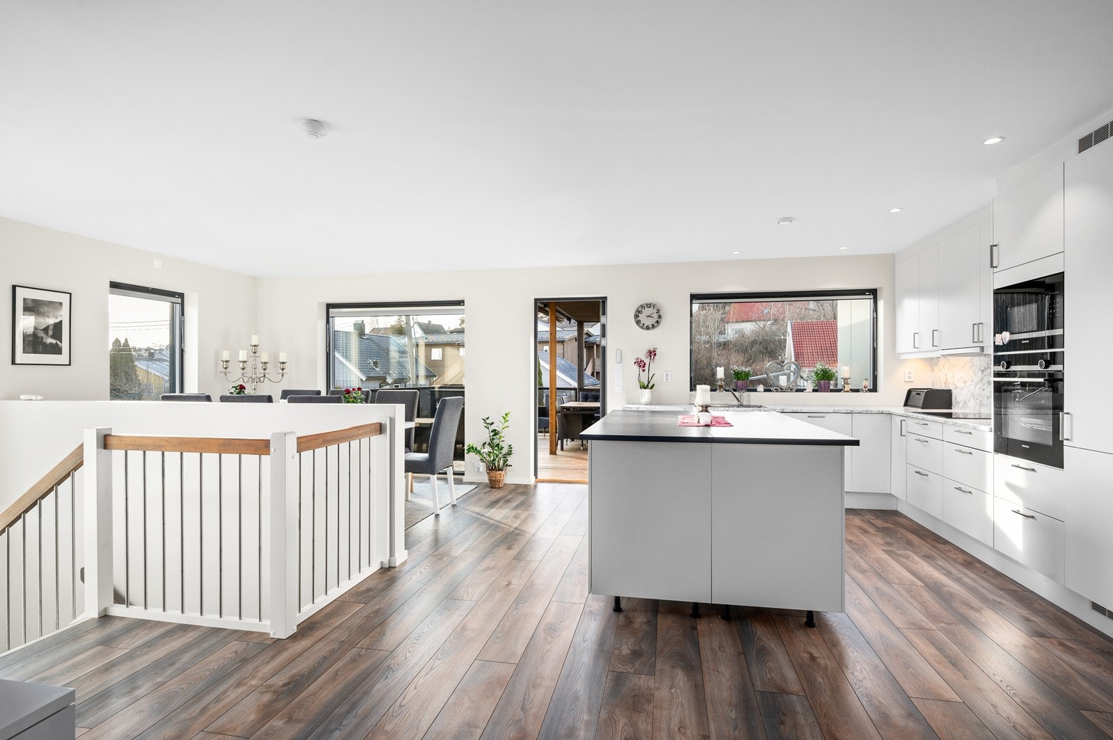 2. etasje har en åpen og luftig løsning. Galleribilde