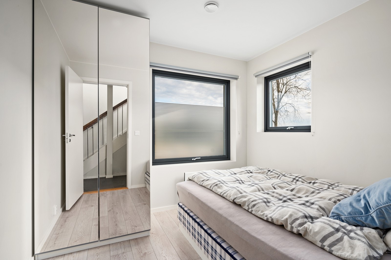 Soverom 2 i 1.etasje er også av god størrelse. Galleribilde