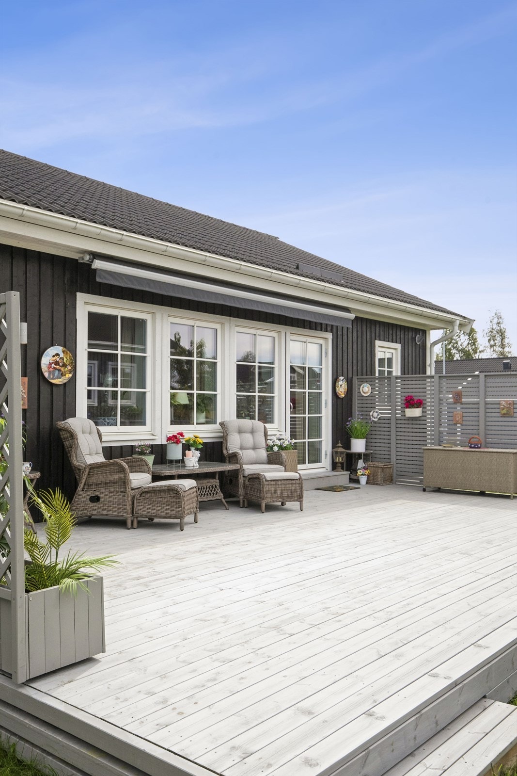 Her kan du nyte gode solforhold og nyte utelivet på fine dager. God plass til møblering Galleribilde