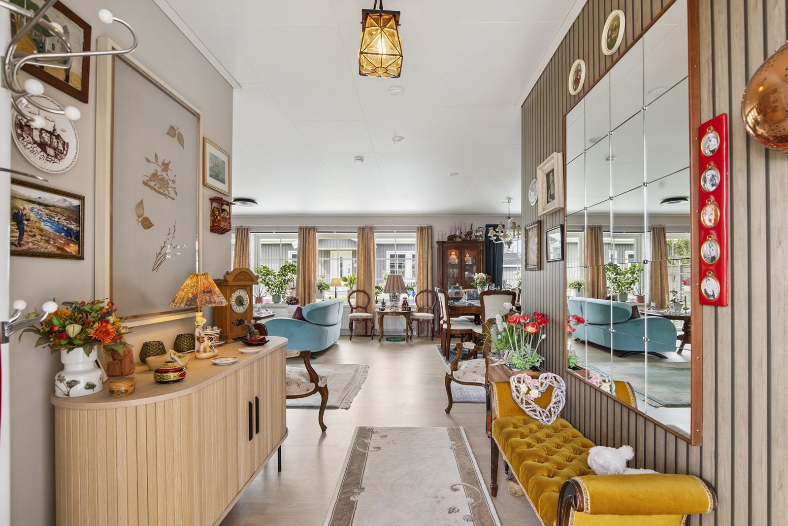 I entréen er det plass for praktiske oppbevaringsløsninger Galleribilde