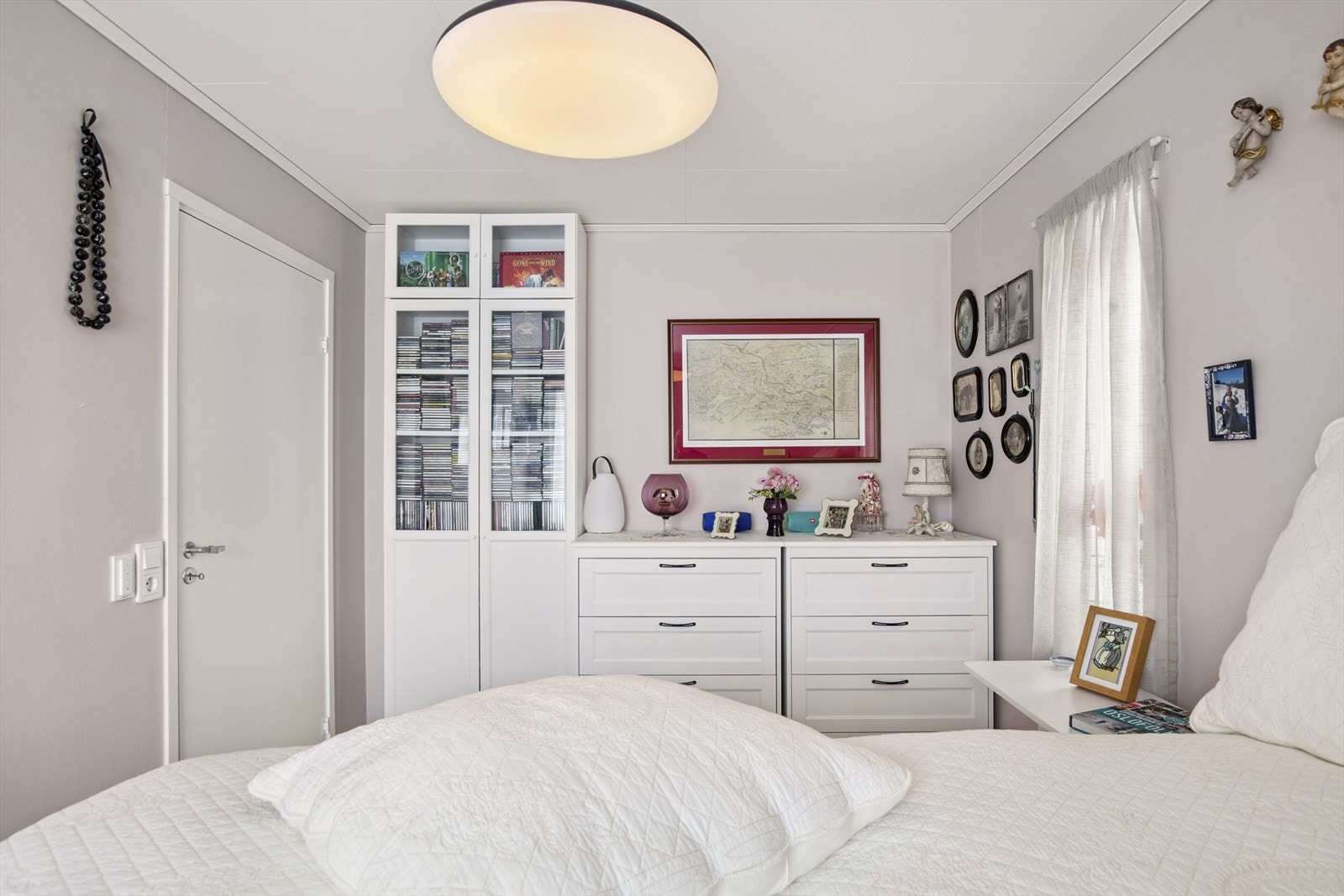 Soverom 3 - romslig og enkelt å møblere Galleribilde